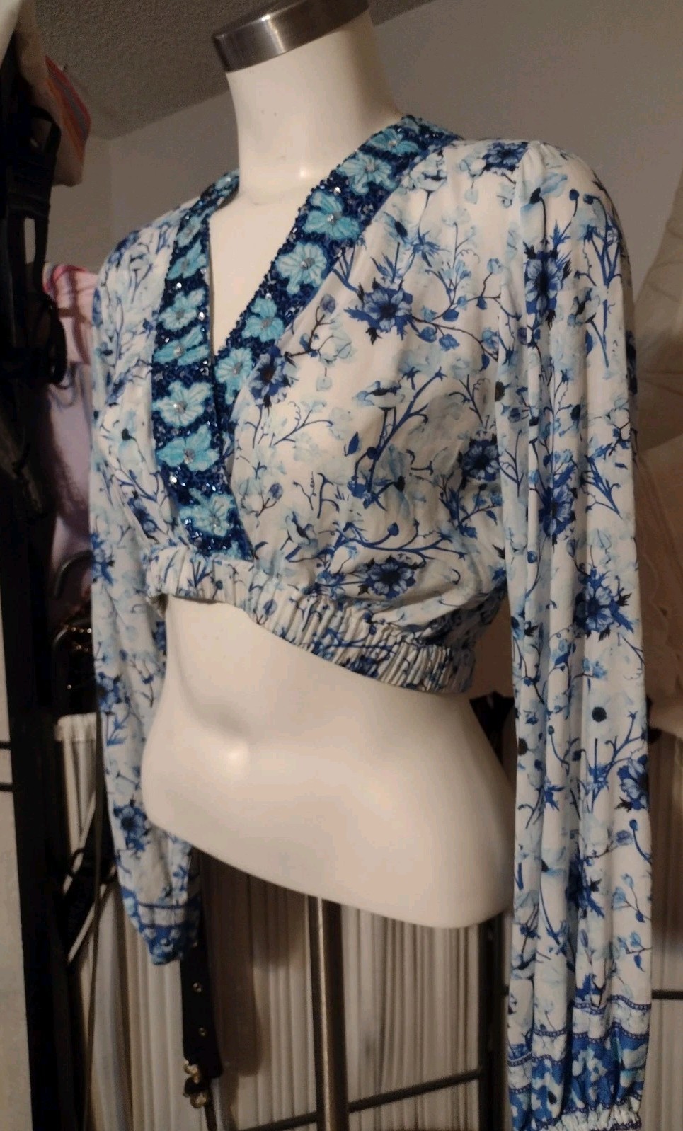 TAJ by Sabrina Crippa Size Small Nasrine Top LS Floral Cropped
