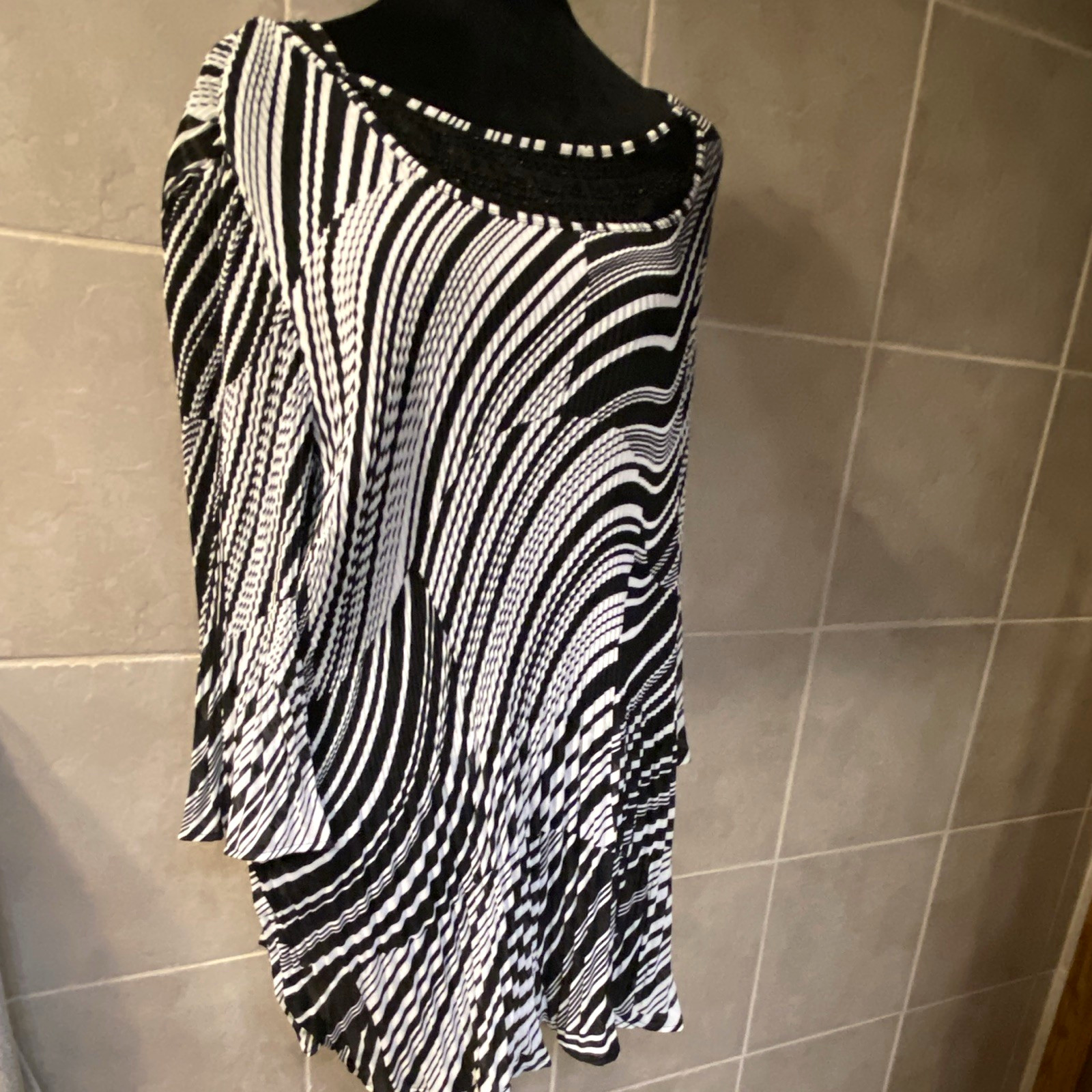 Maggie Barnes Women’s Plus 1X Black White Striped Knit Beaded Tunic Top