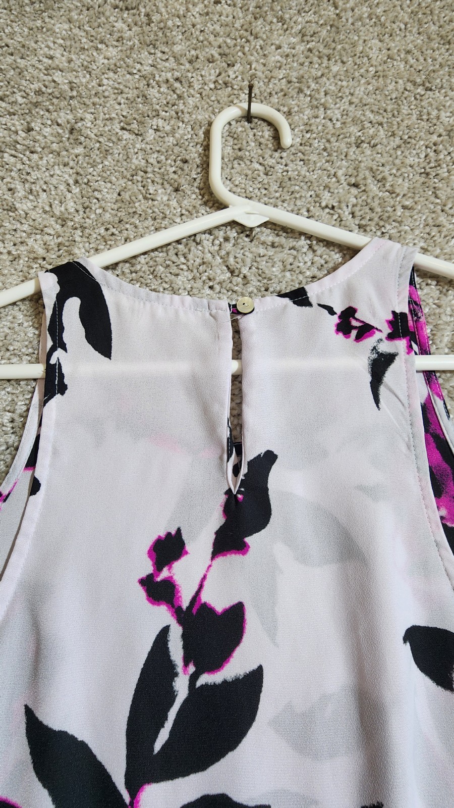 Violet & Claire Floral Sleeveless Blouse White W/ Pink & Black Flowers Size M