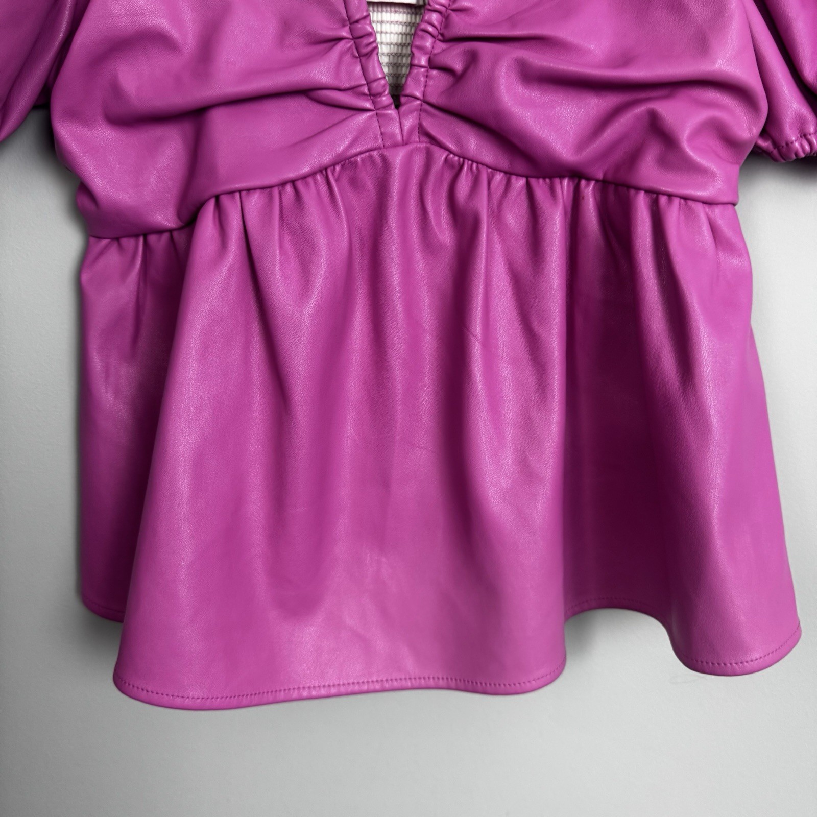 BUDDY LOVE | Fitted Puff-Sleeve Peplum Top in Vibrant Magenta Women’s Size Small