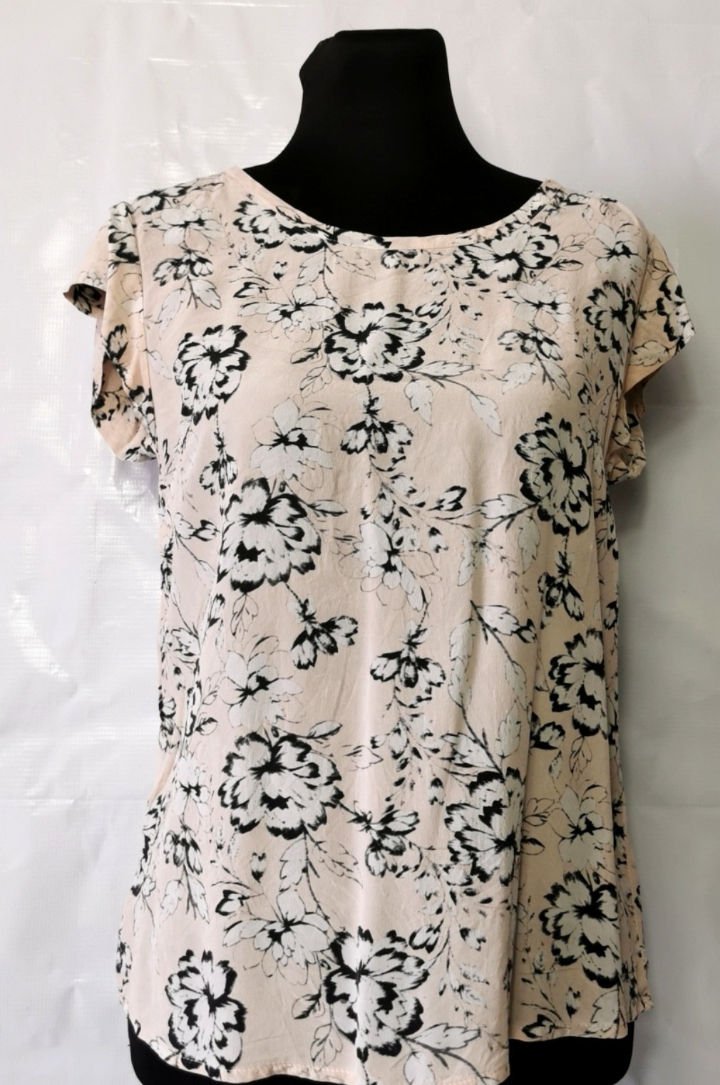 Cynthia Rowley silk blouse Vtg silk blouse. Used. 100% silk size: S