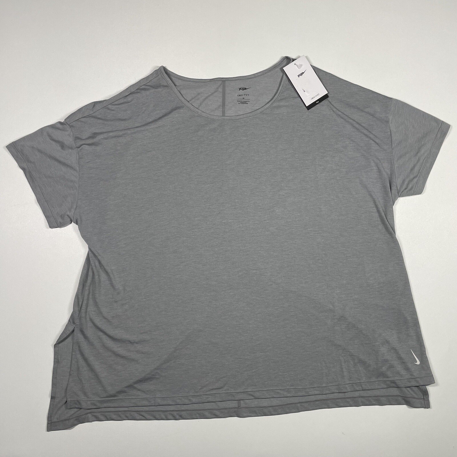 Nike Yoga Shirt Women’s 3X Plus Gray Training Dri-Fit Short Sleeve Tee NEW
