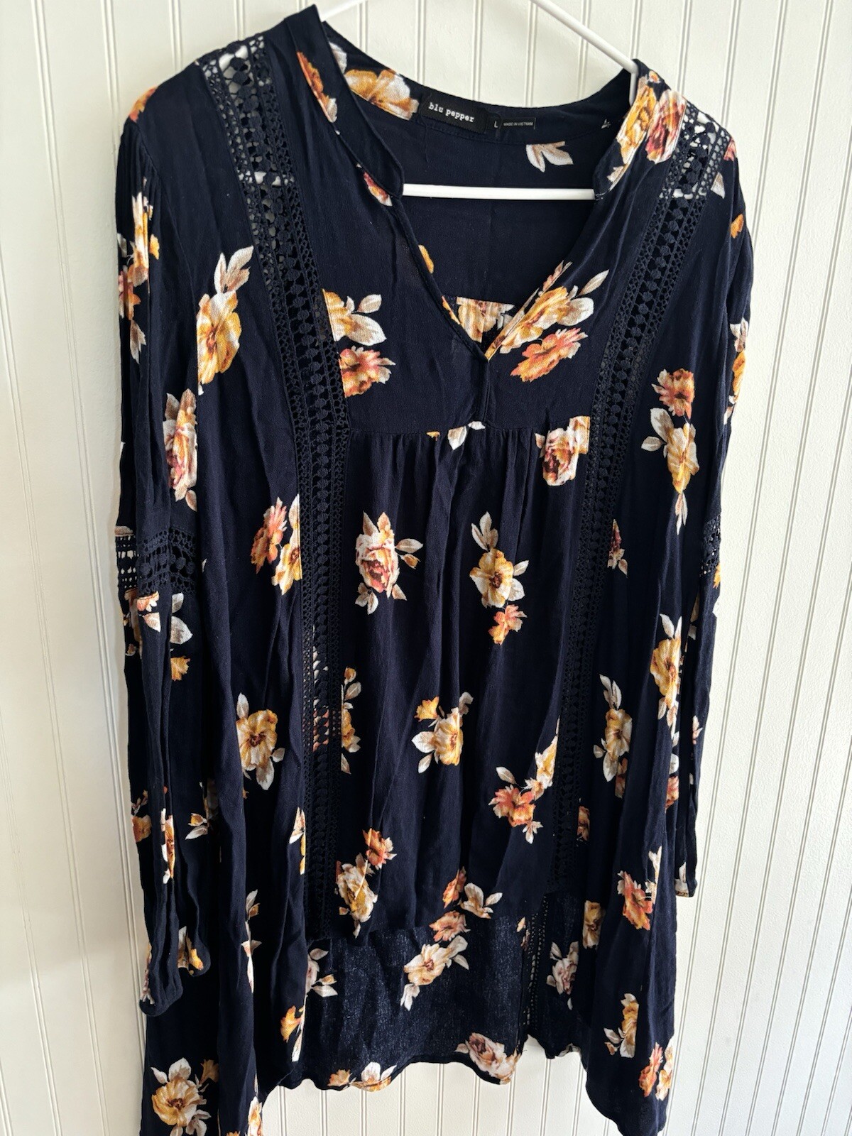 Blu Pepper Women’s L Shirt/Tunic 100% Rayon Floral Navy blue/with eyletlace