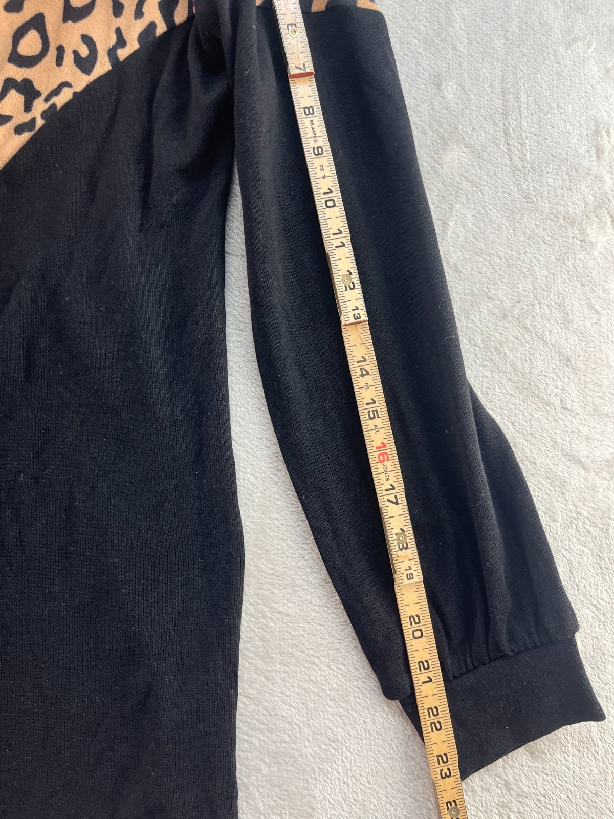 Tickled Teal Womens Pullover Top L Long Sleeve Black Animal Print Pullover