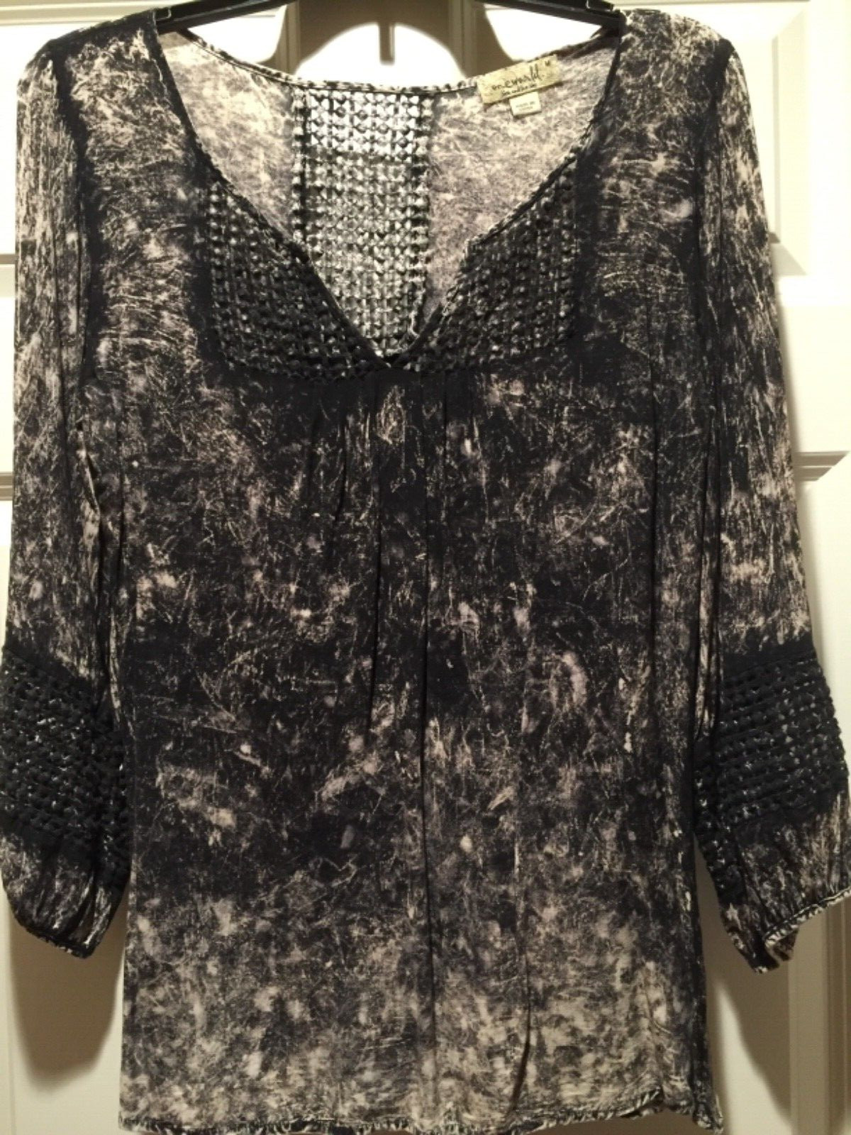 Women’s One World Live and Let Live Size Medium Top Multi Shirt Preowned