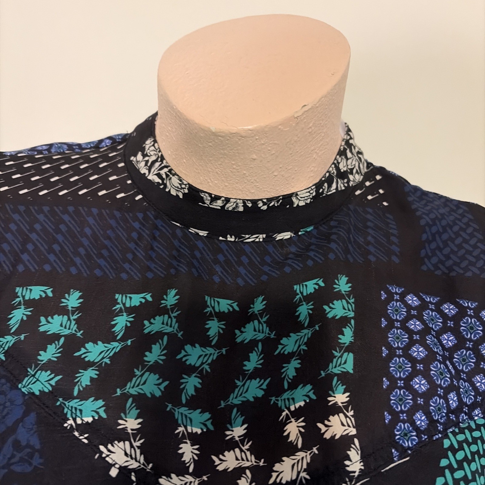 DEREK LAM IO CROSBY Women’s Silk Ruffed Blouse Sz 4 geometric botanical pattern
