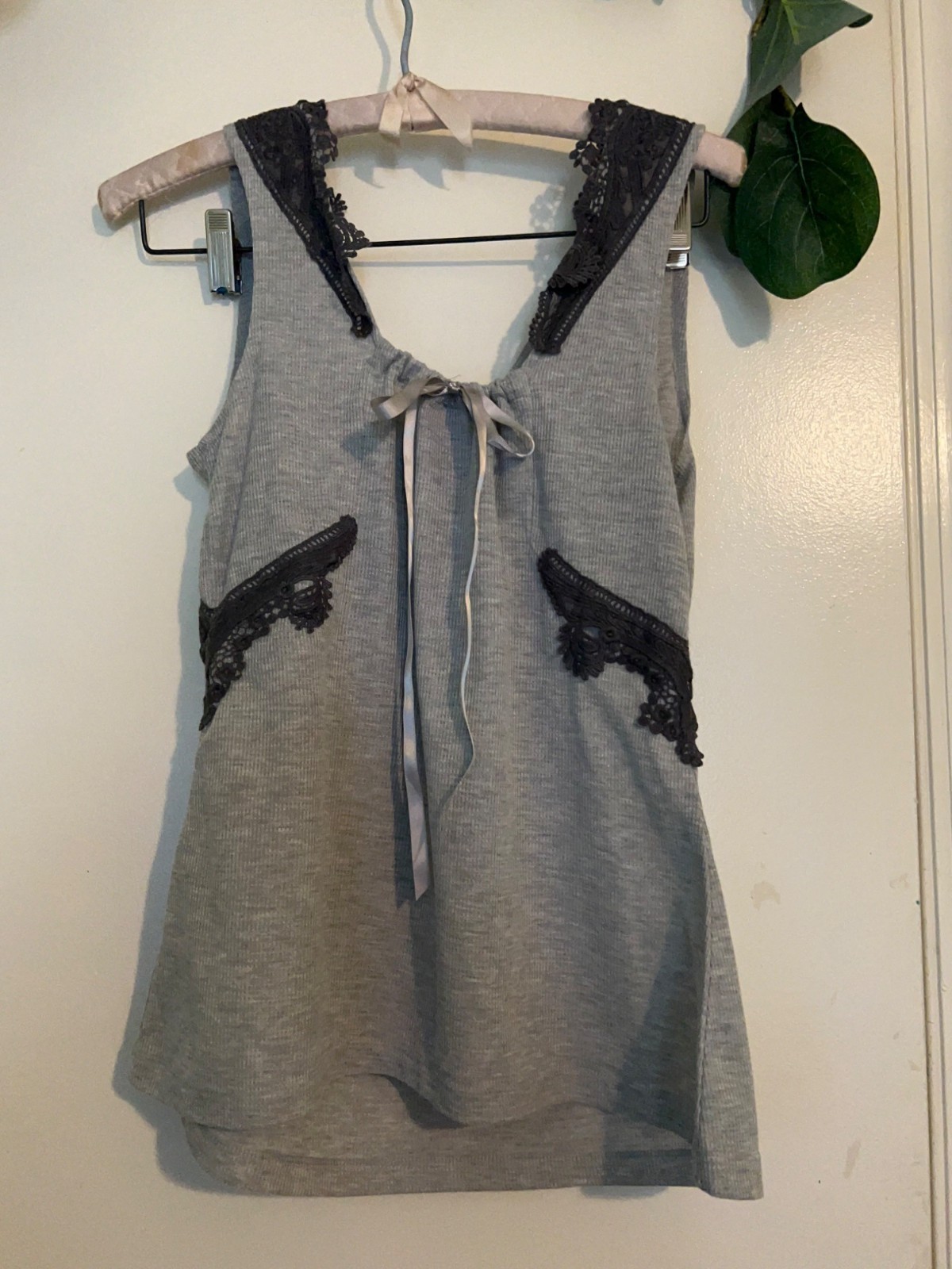 Anthropologie One September Women’s V-Neck Lace Trim Cami Tank Top Gray/Black Si