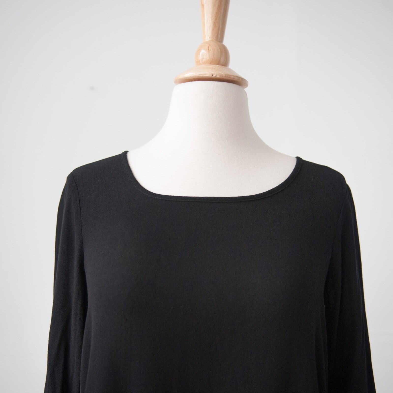Ella Moss Anthropologie Rayon Top with Roll-Tab Sleeves XS – Black & White