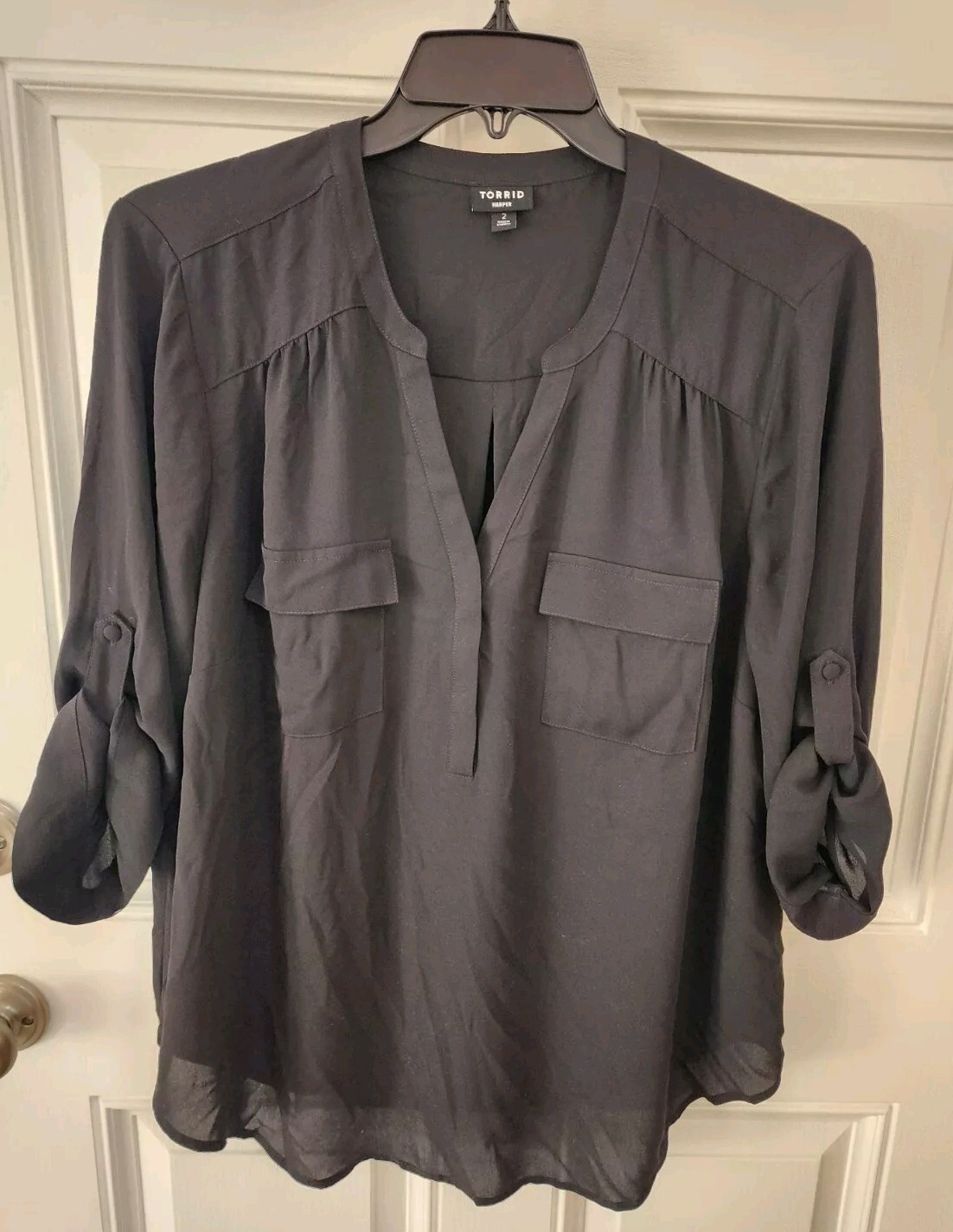 TORRID HARPER Black Split Round Neck 3/4 Roll Tab Sleeve Top Sz 2 2X 18-20