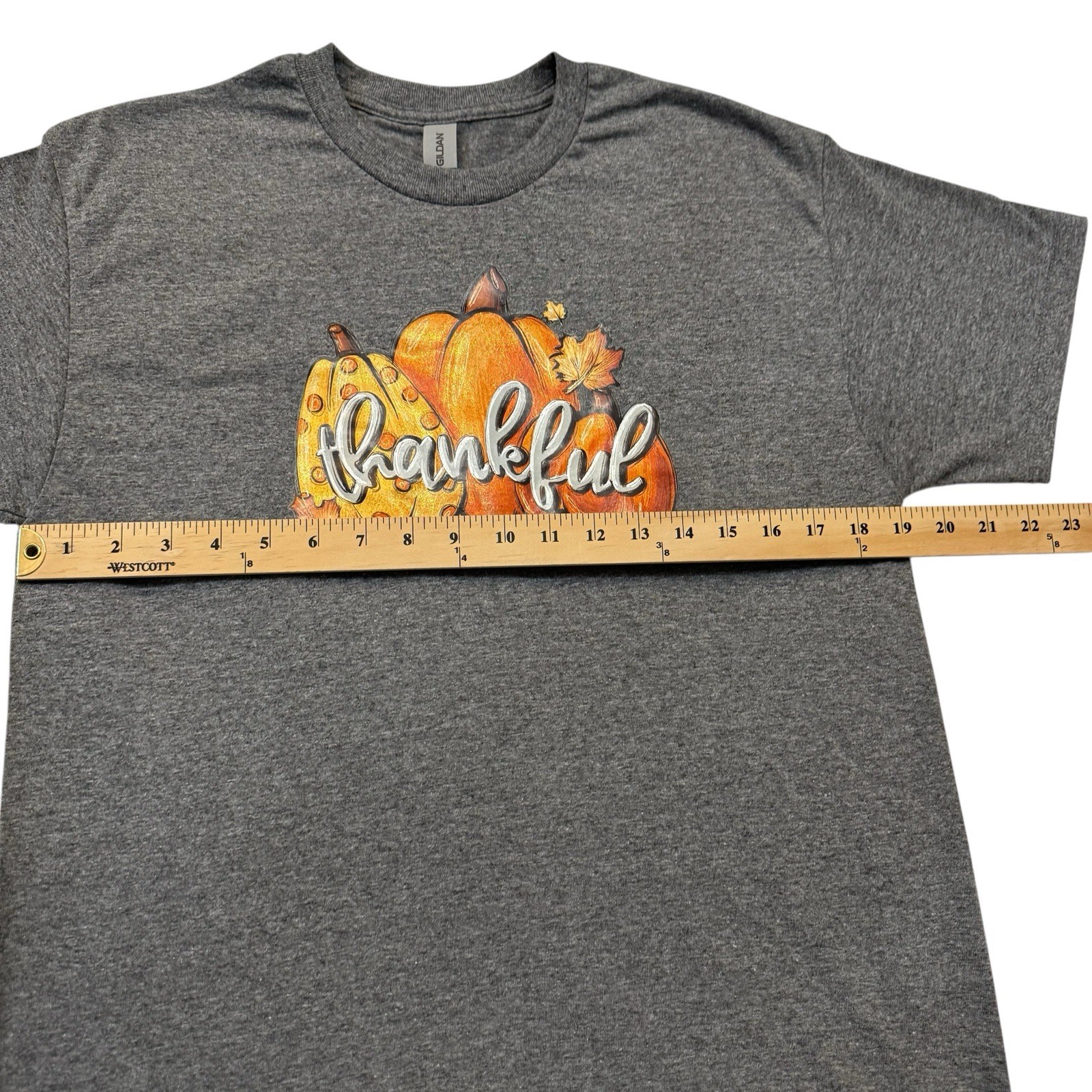 Thankful Pumpkin Thanksgiving Graphic T-Shirt S/S Women’s Sz M Gildan Gray NWOT.