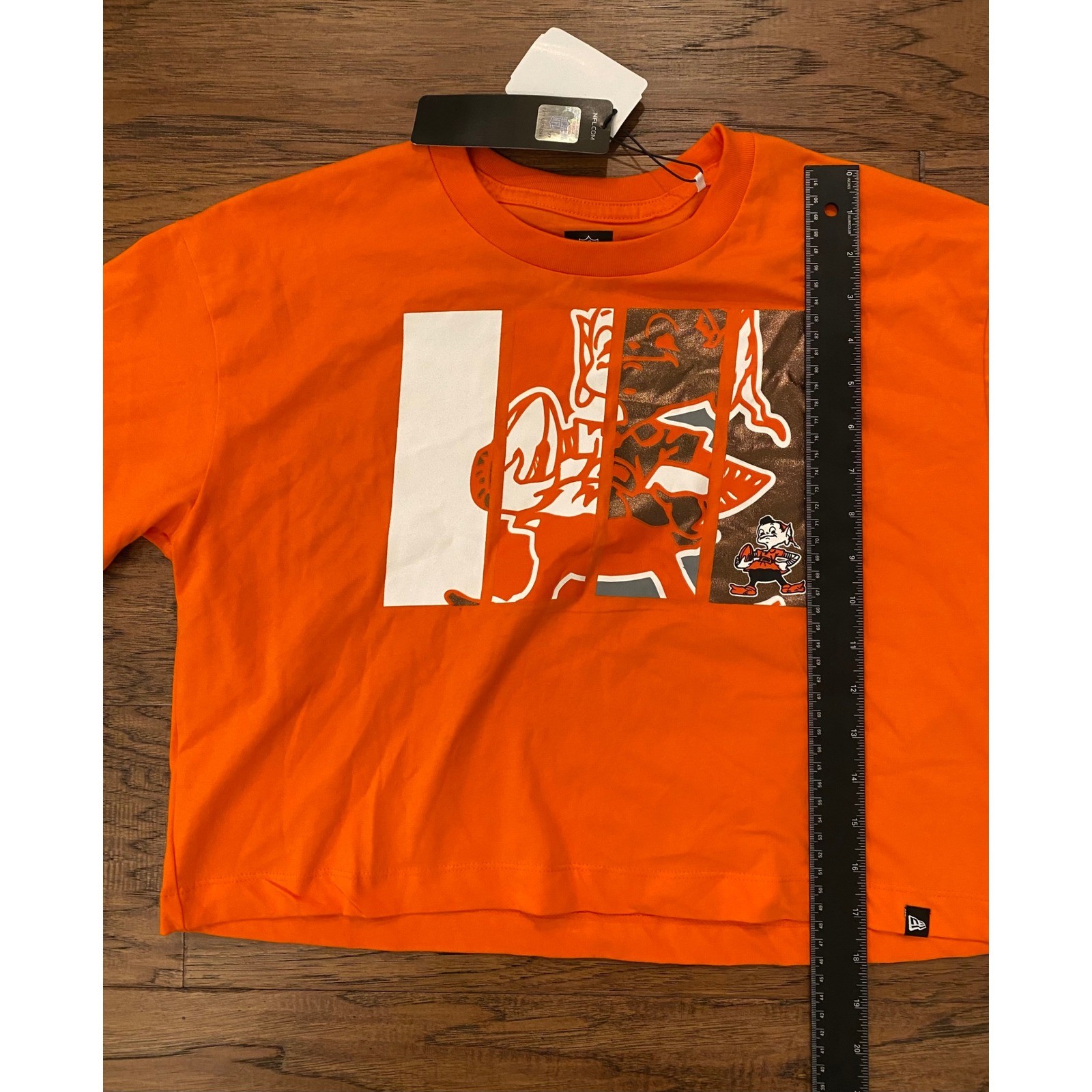 New Era NFL Cleveland Browns Womens Orange Cropped Graphic T-Shirt Small NWT