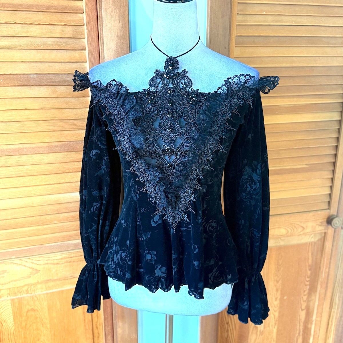 Devil Fashion Gothic Victorian Vampire Black Velvet Rose & Lace Beaded Top S
