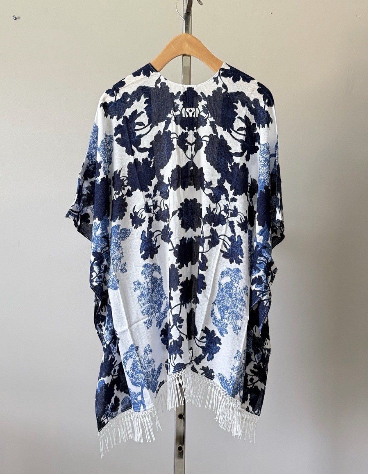 Chicos Moonflower Vines Burnout Ruana Kimono Size S M Blue White NWT 570364187