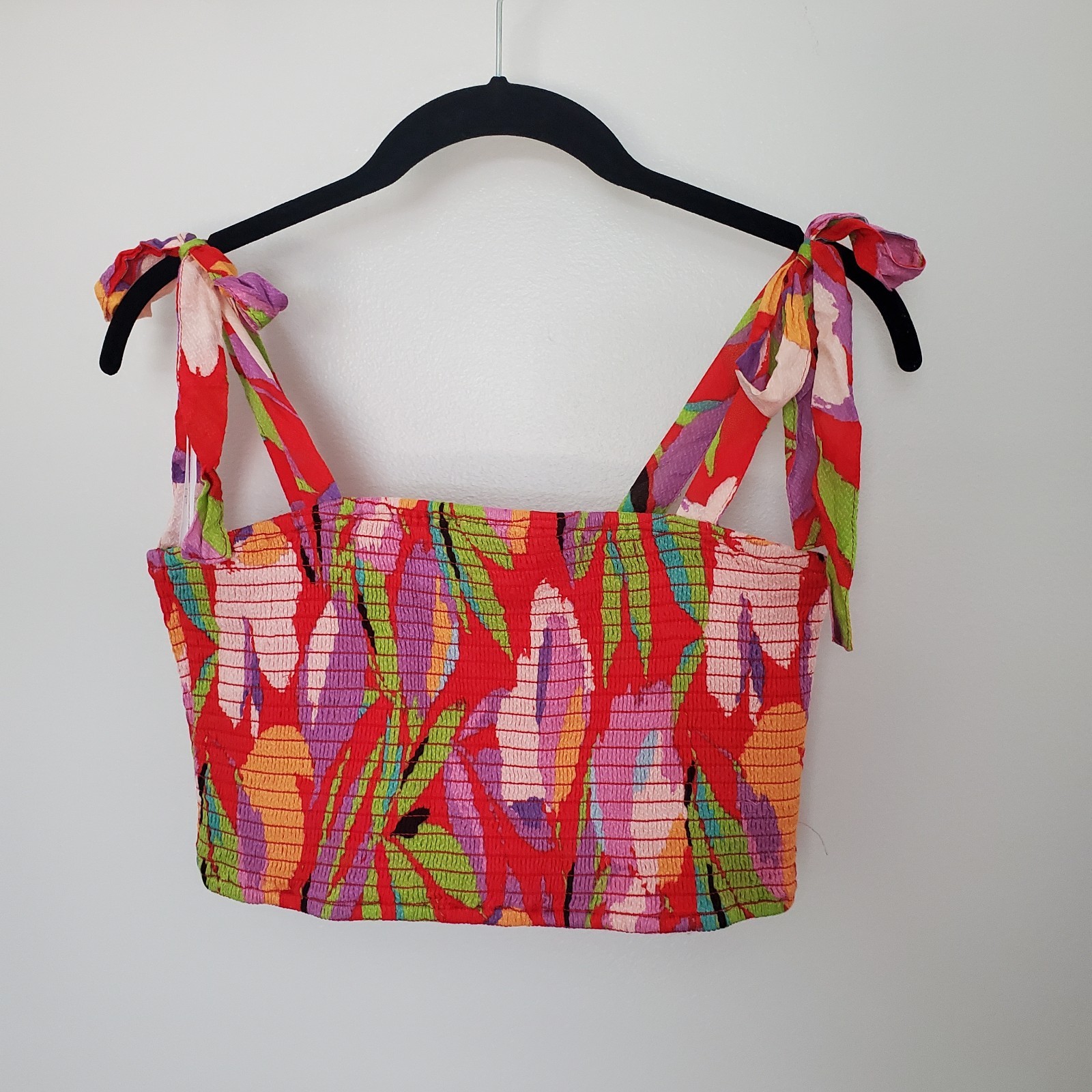 Lulu’s tie-strap crop top Shades of Summer red multi print Smocked womens M NWT