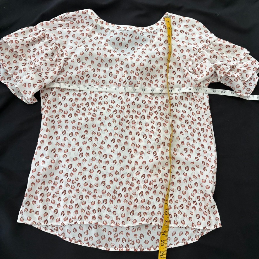 LOFT XS ruffled short sleeve blouse in cream with rust and orange splotches.