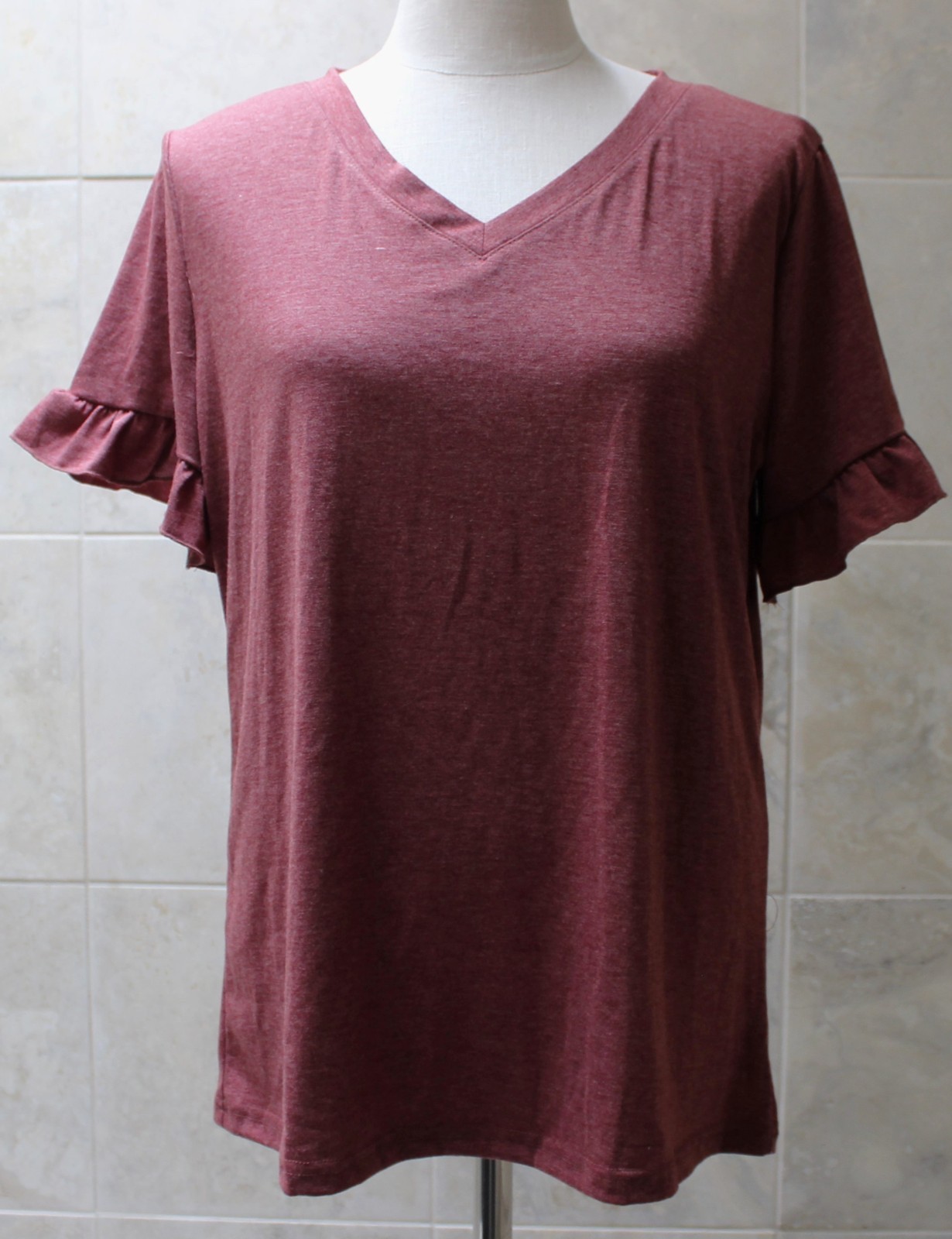 Nwt OFEEFAN sz L (chest 42″) Burgundy Jersey V-neck Short Sleeve Ruffle Cuff Top