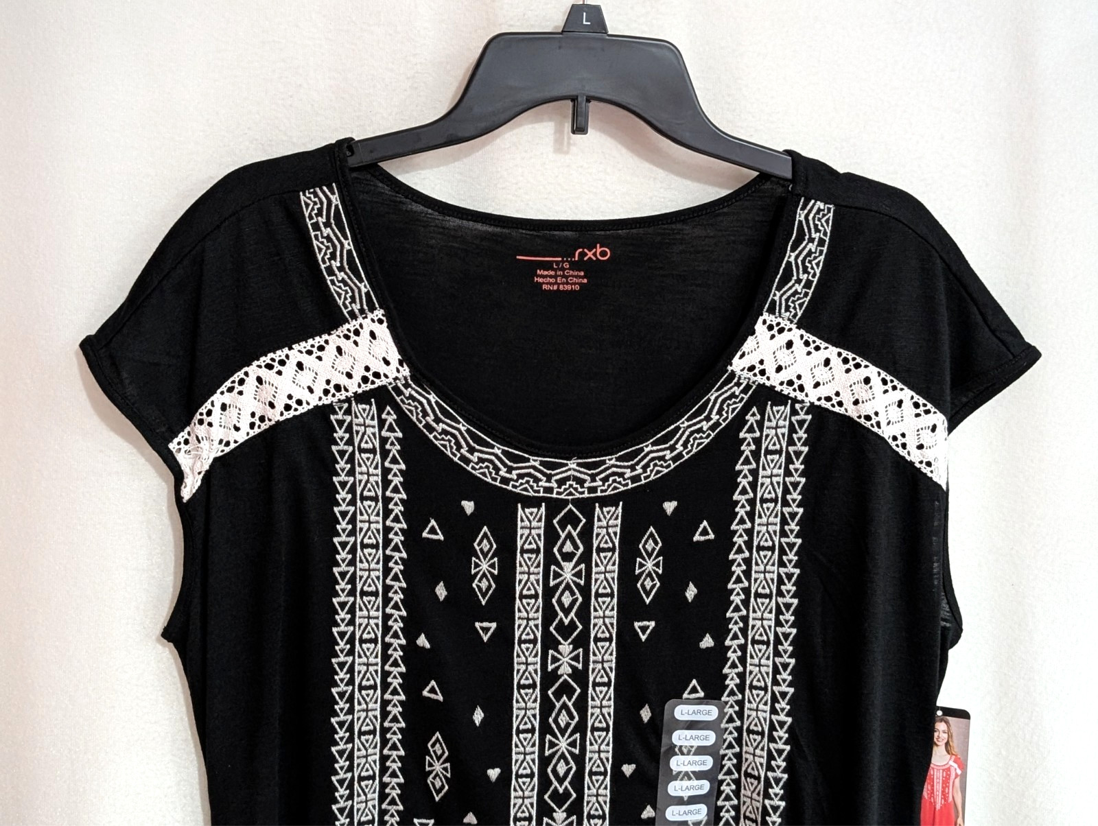 RXB Women’s Black & White Sleeveless Shark Bite Top – Size L – NWT