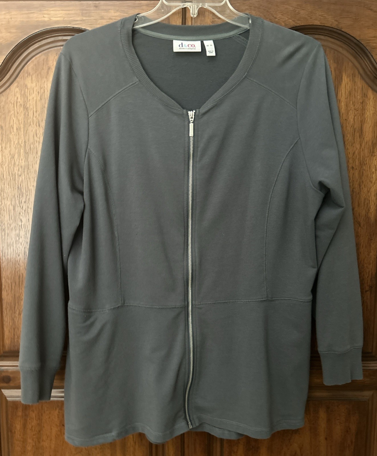 D & Co Gray knit Jacket XL front pockets/zipper long sleeve women’s active
