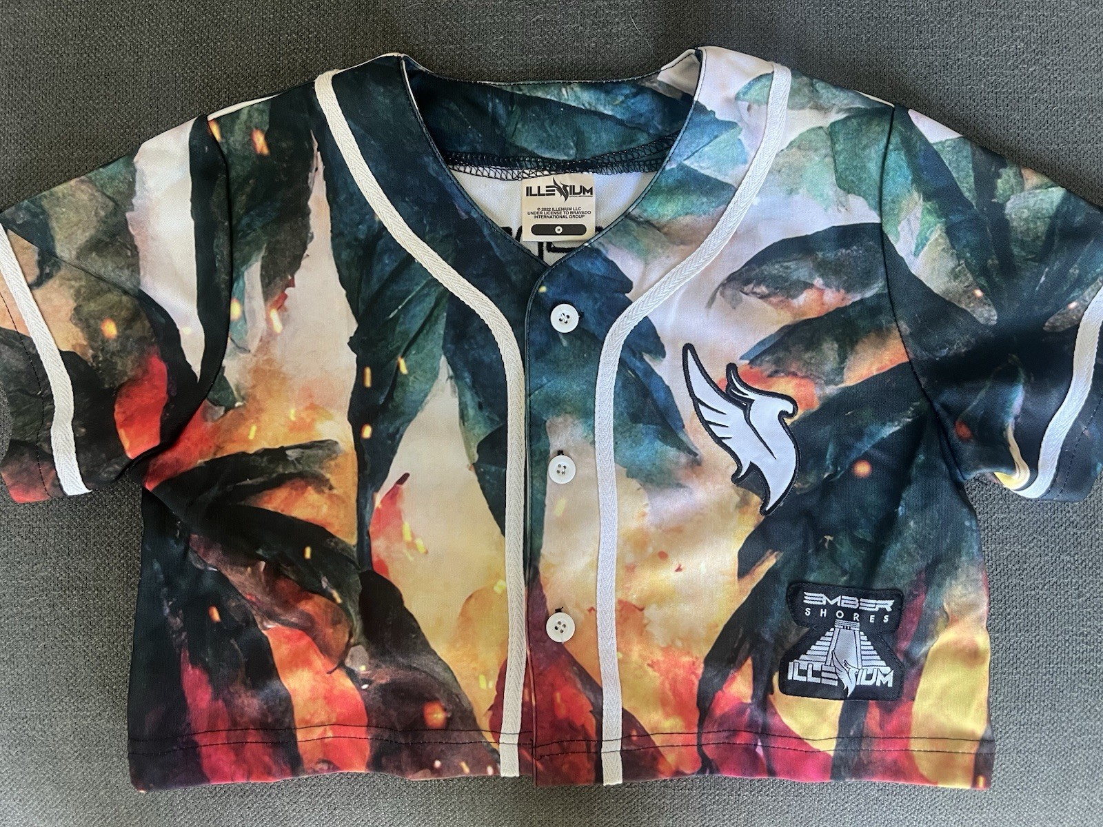 Size Medium 2022 Ember Shores Women’s Jersey
