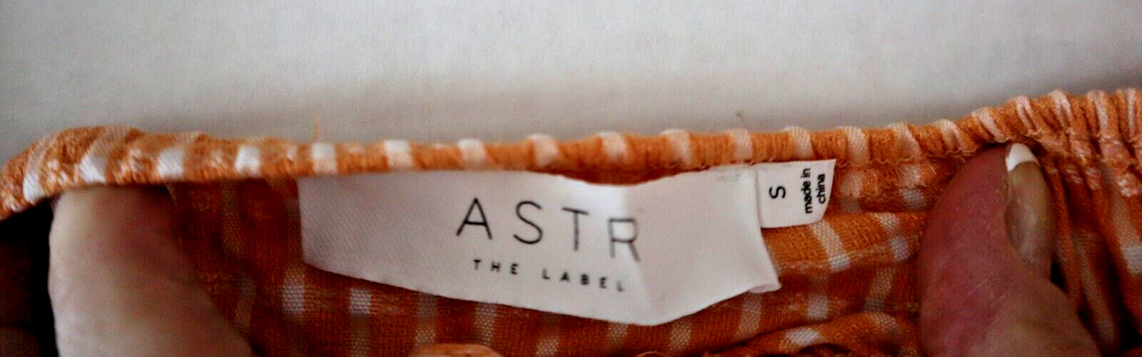 ASTR The Label ALT17038B-003 Women’s Sz S Orange Check Puff Sleeve Smocked Top