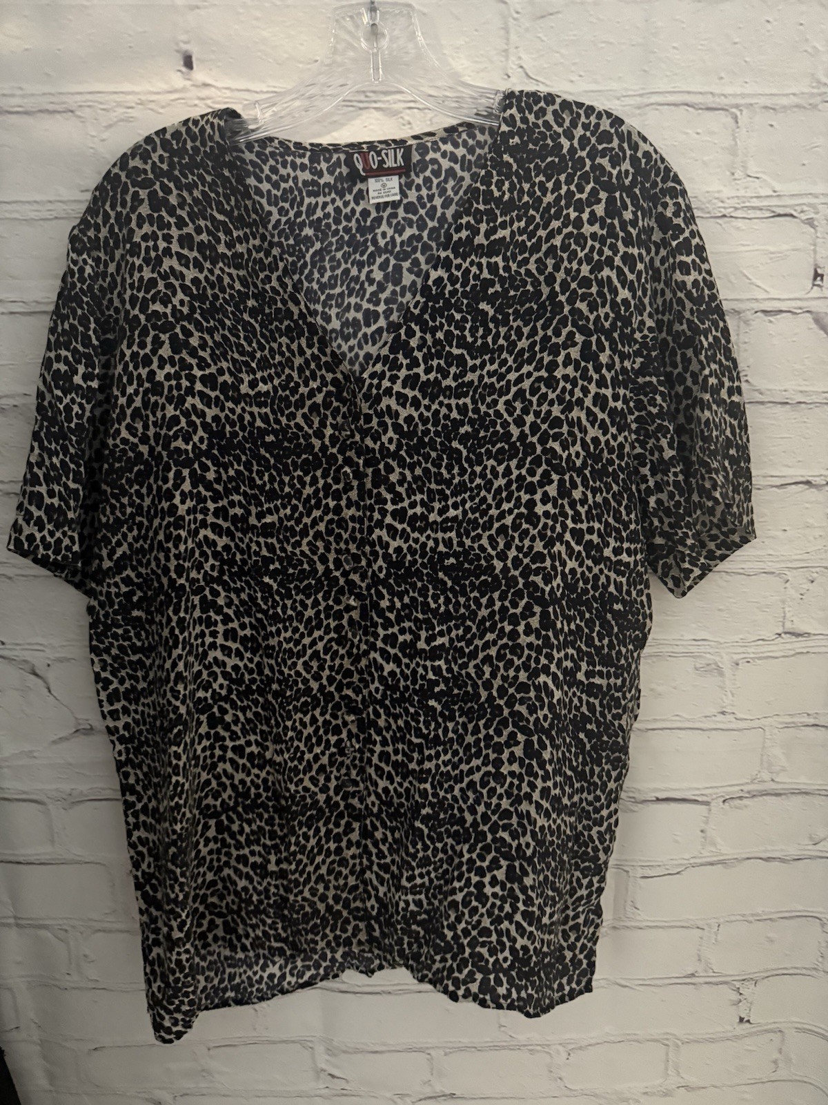 Quo-Silk Animal Print V-Neck Button Front Lightweight Top 100% Silk Women’s M