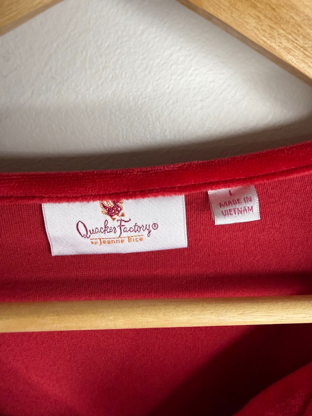 Quacker Factory Sparkle & Shine Split Neck Long sleeve Velour Tunic Ruby, L 828G