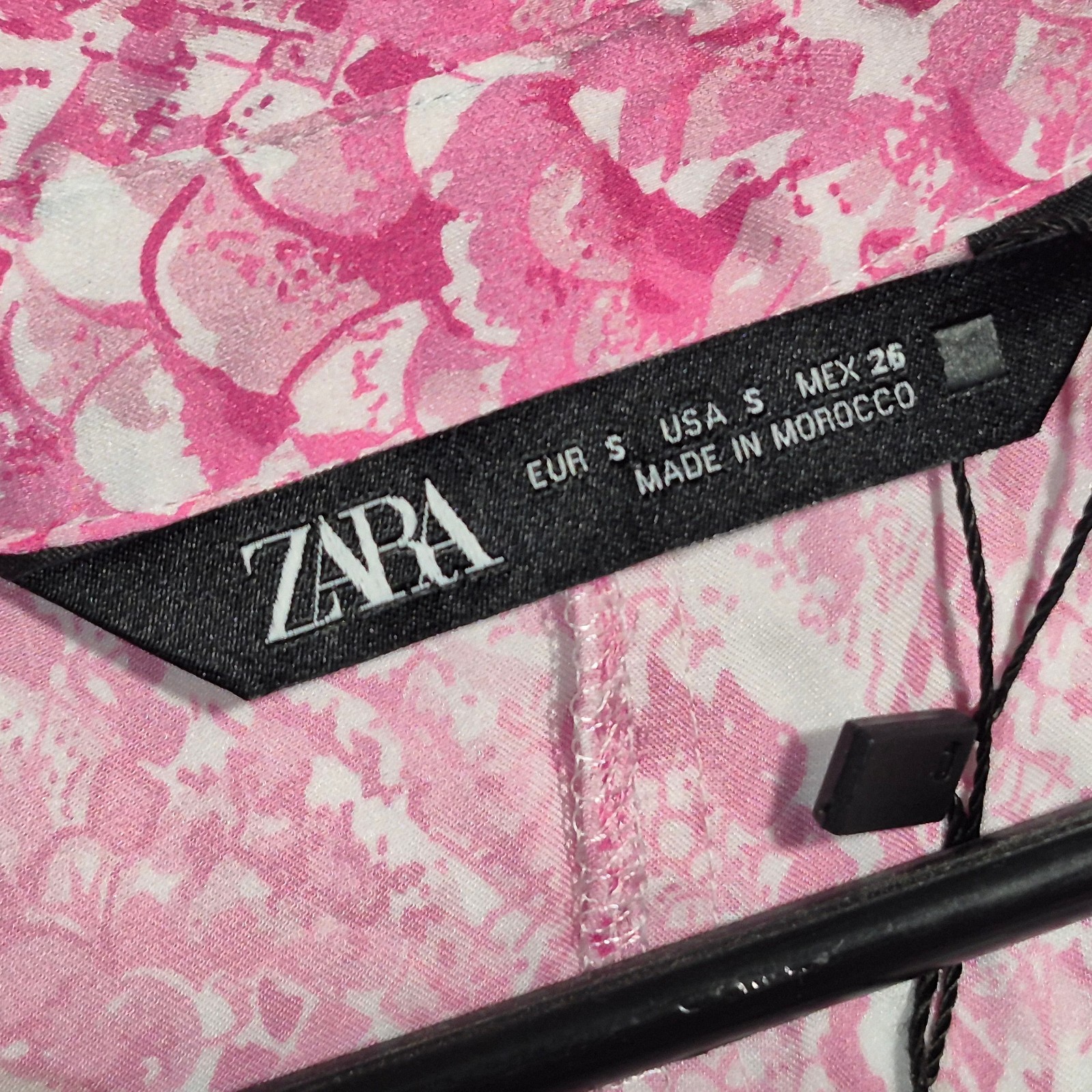 NWT ZARA PINK SNAKE BUTTON UP BLOUSE LONG SLEEVE GOLD TONE CUFF BUTTONS SMALL