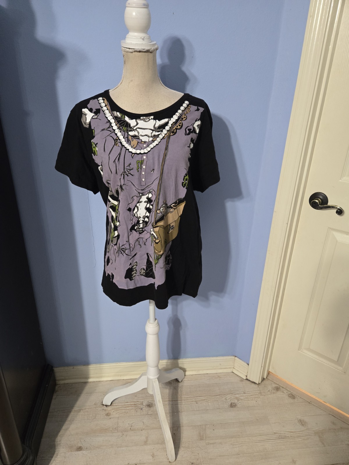 Halloween 2x Skeleton Graphic T-Shirt Black Purple Pearls Purse Spooky Goth Tee