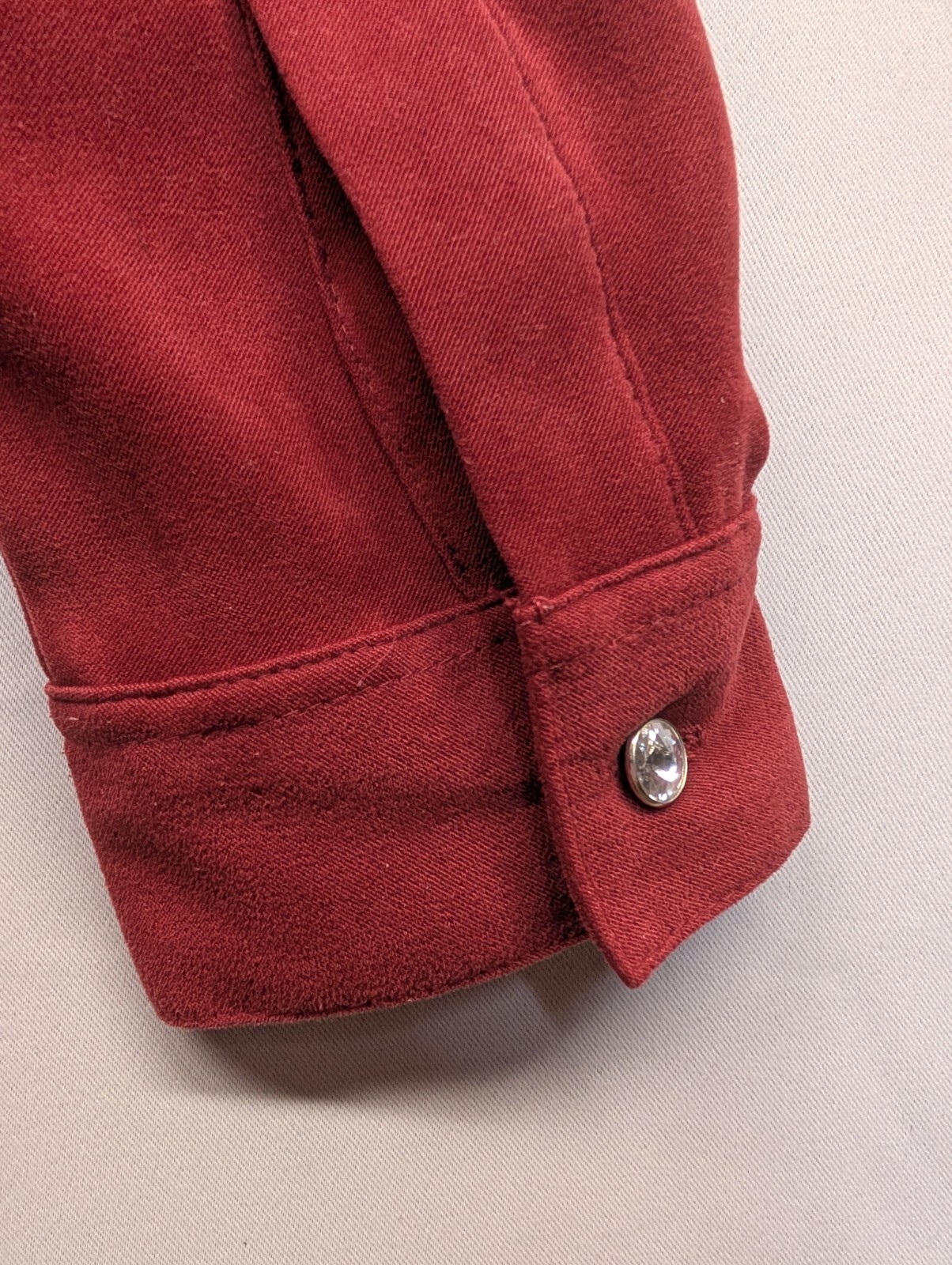 Cascade Blues. Red Rust, long sleeve, crystal button up front top. size L