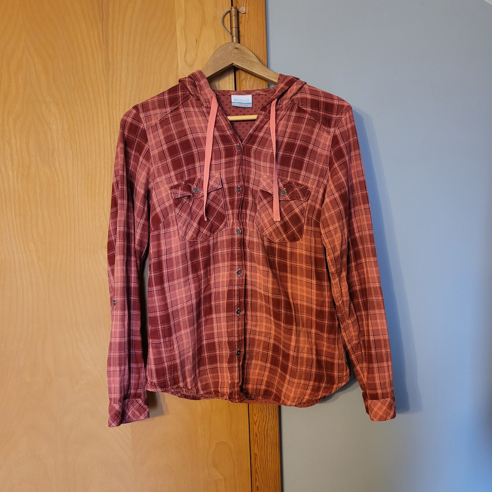 Columbia Womens Size M Plaid Hooded Flannel Button Up Pockets Roll Tab Sleeves