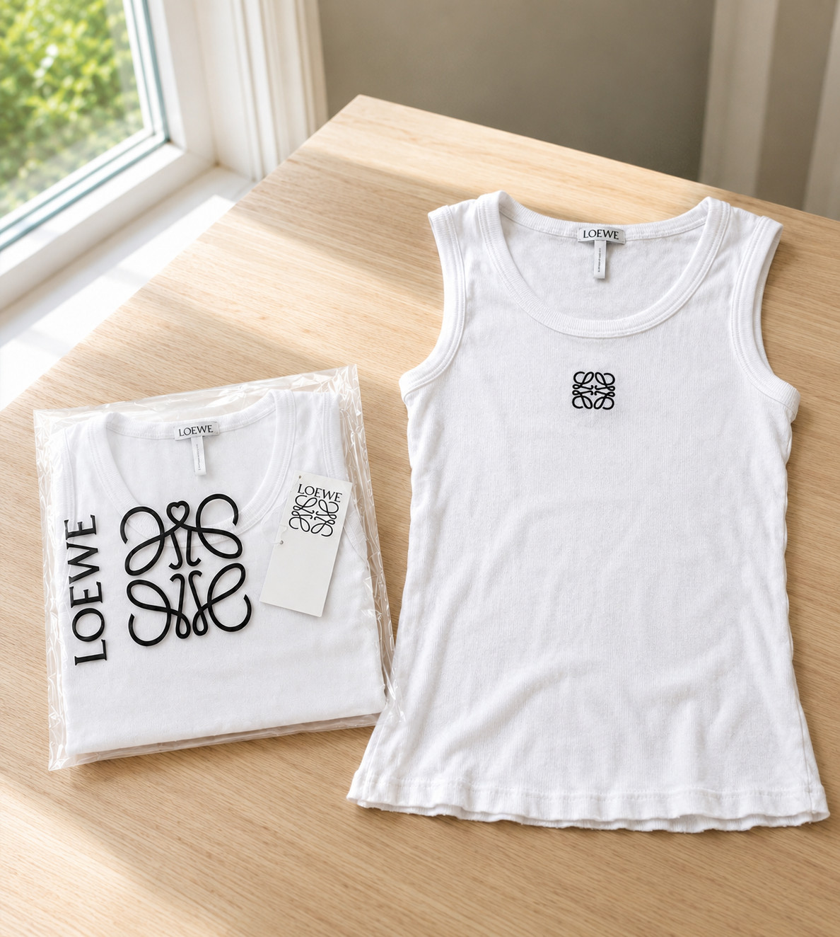 2 x 1 – One NEWLoewe one WORN women’s white knit cotton Embroidered logo