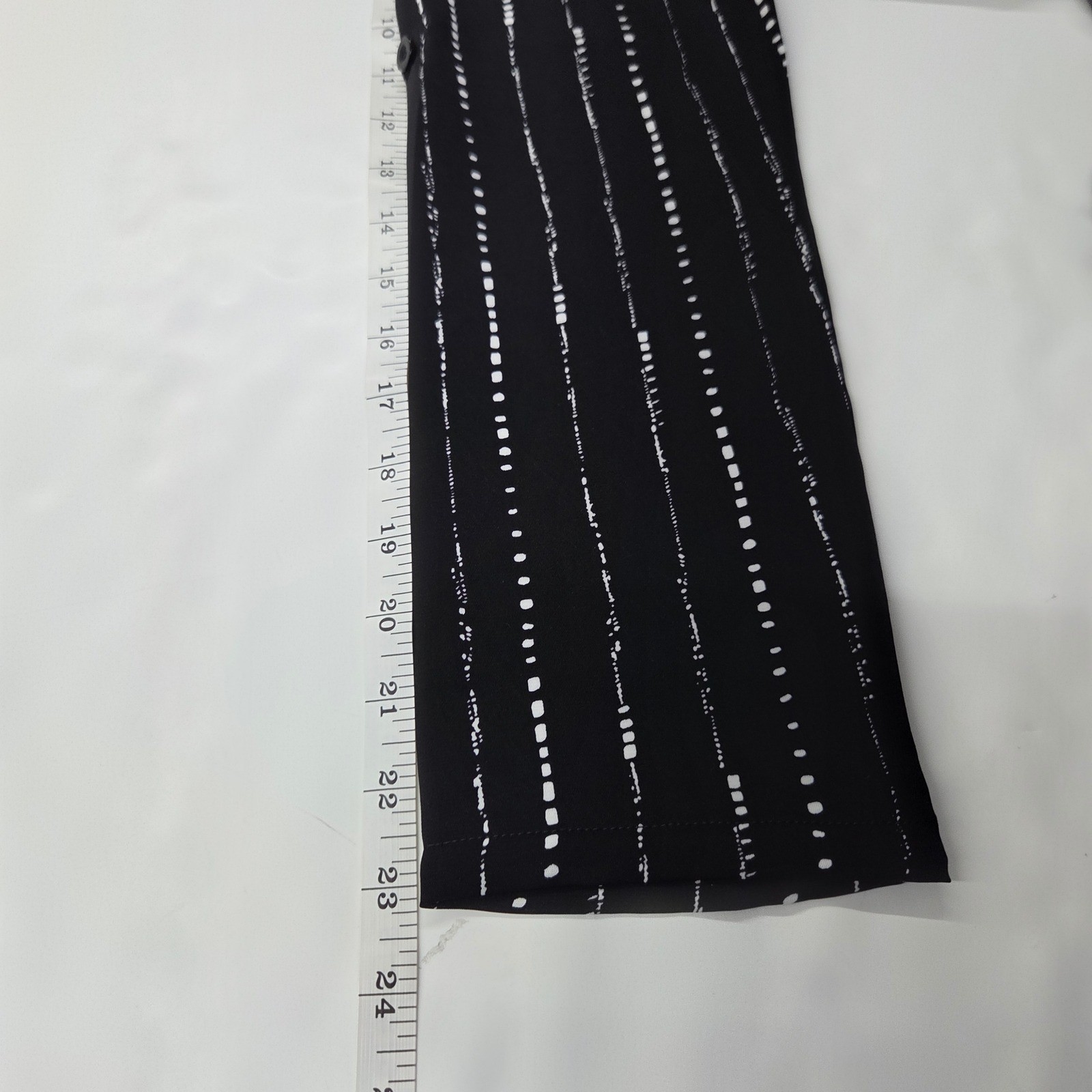 Timeson Womens Medium Black White Dotted Stripe V-Neck Roll Tab Sleeve Blouse