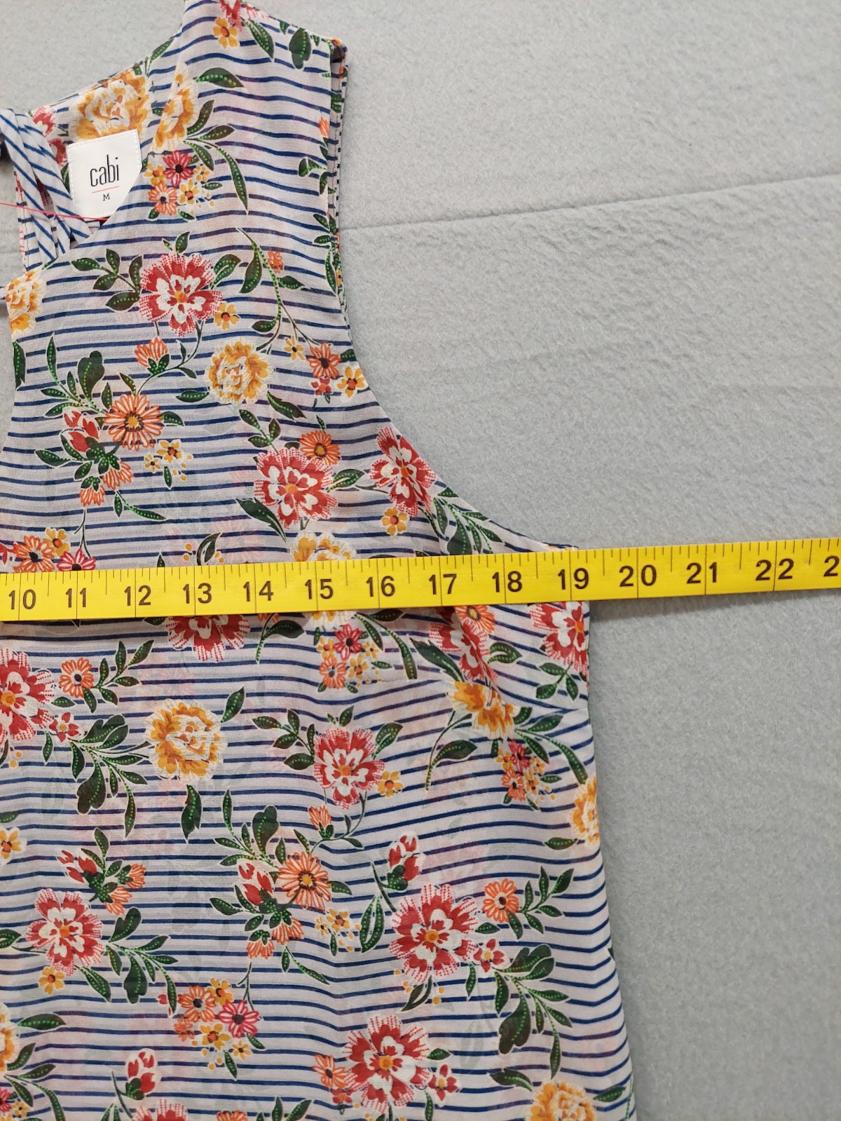 Cabi Women Blouse Top M Multicolor Floral Sleeveless Keyhole Neck Lined Casual