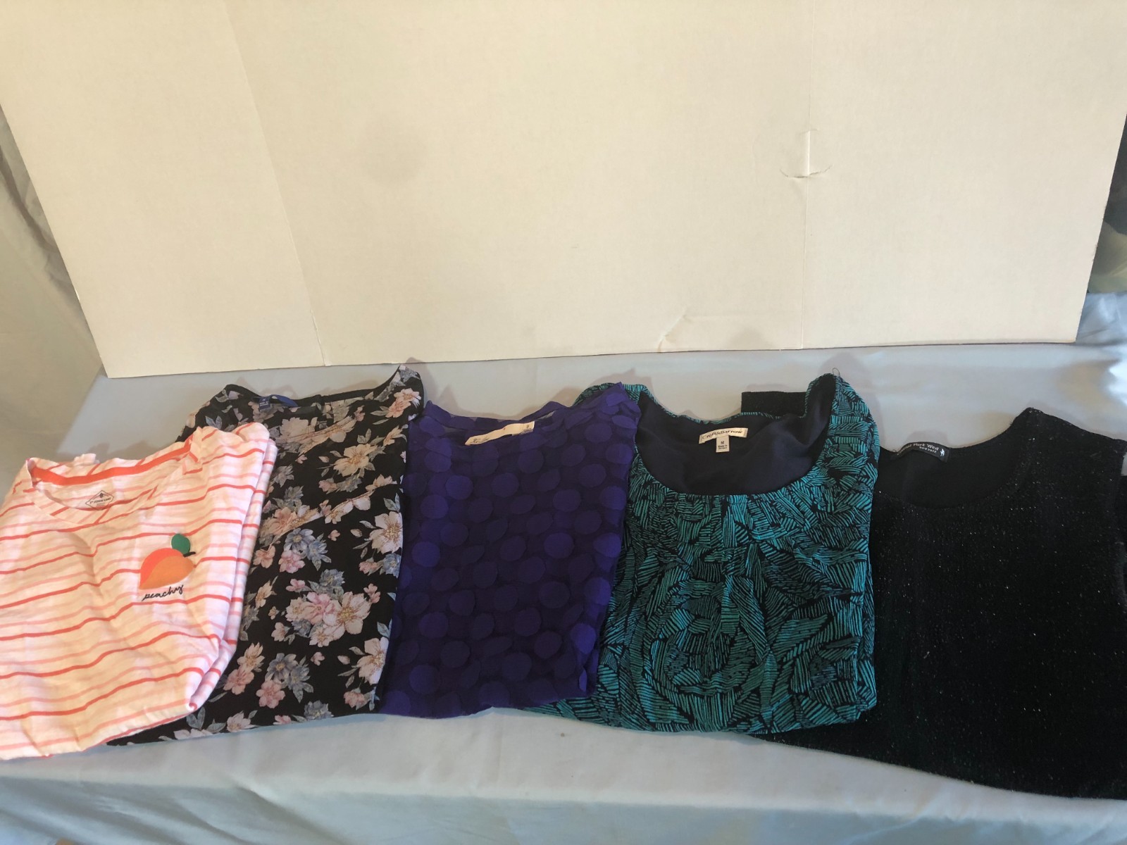 LOT of 5 Tops St Johns Bay MED, Apt 9 M, Hi Line SM, 18.5-19.5″ Pit to Pit