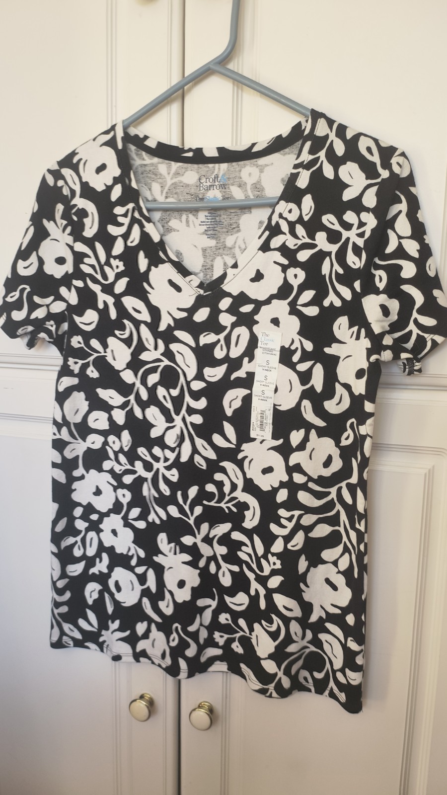 NWT $19.99 Croft & Barrow-Women Tee-Small-White/Black Floral-Short Sleeve (C8