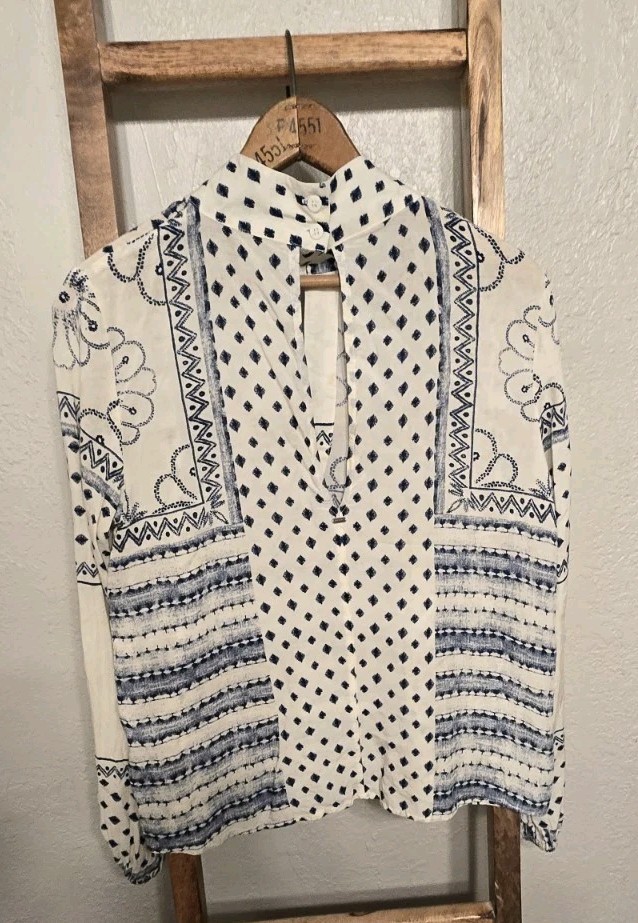 ​Rip Curl Women’s M Blue White Print High Neck Long Sleeve Blouse Keyhole