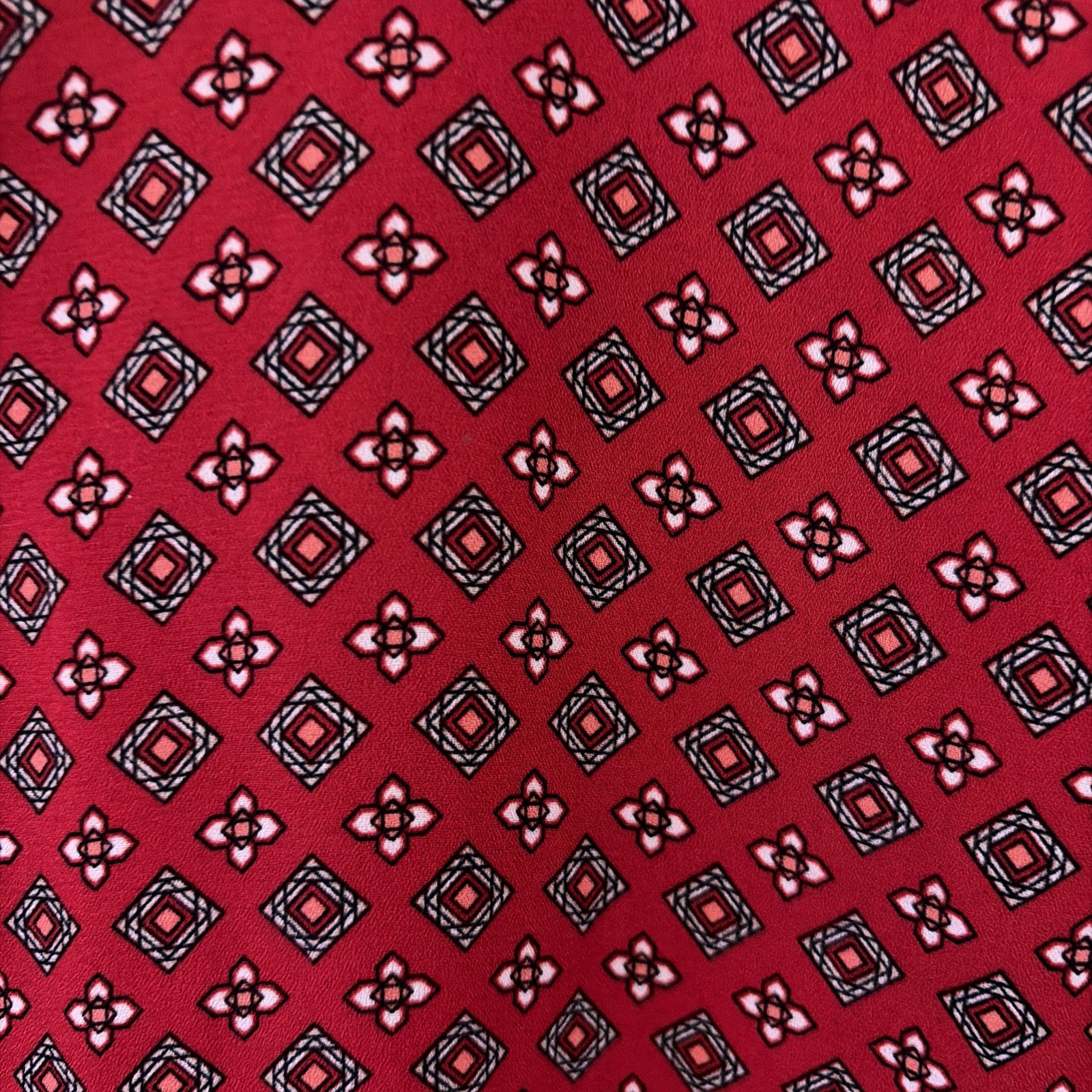 Roz & Ali Women’s Button Front Top Size 2X Red Geometric Sleeveless Lightweight