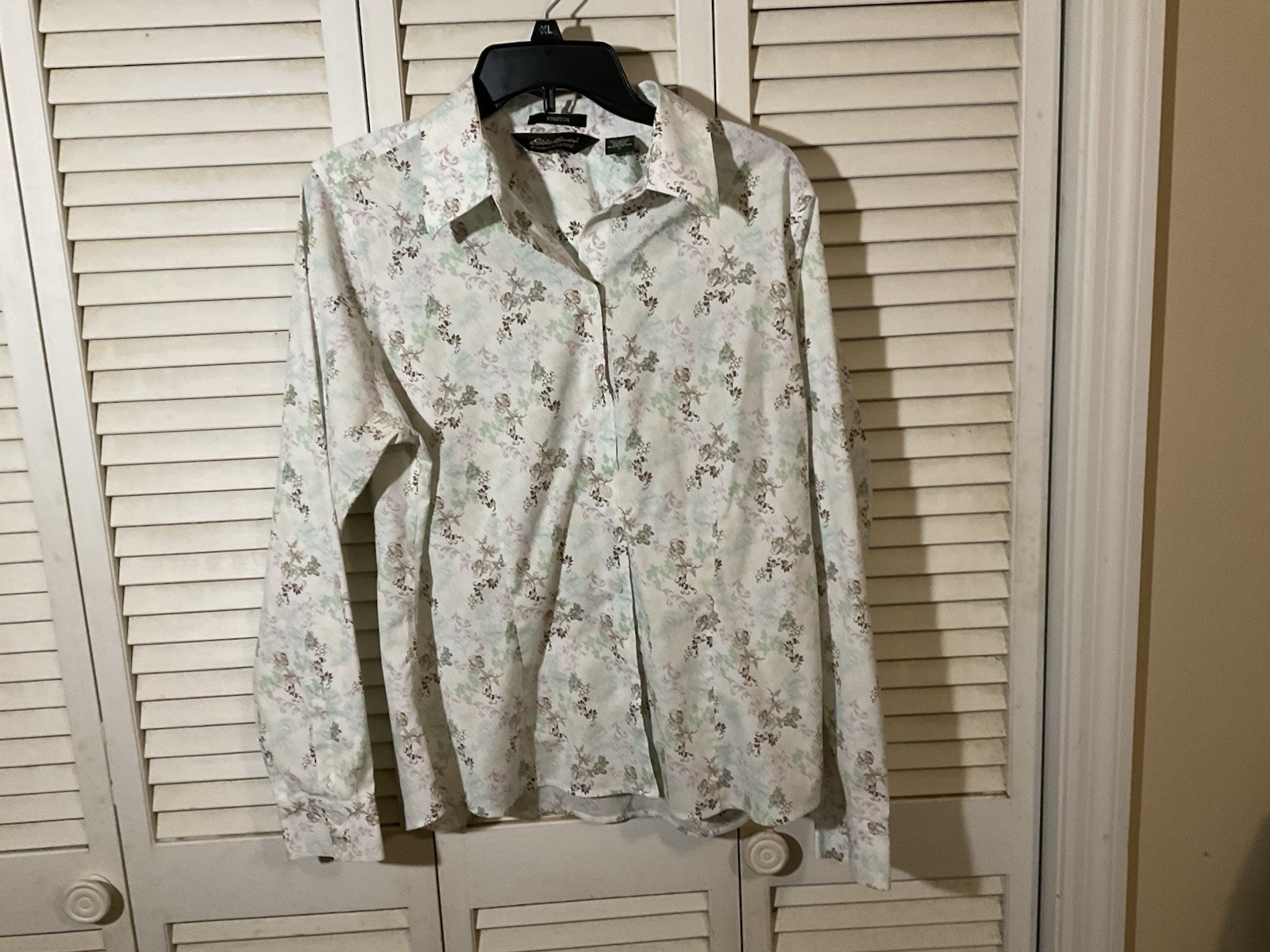 Eddie Bauer Women’s Button Front L/S Wrinkle Resistant Cotton Shirt Large EUC