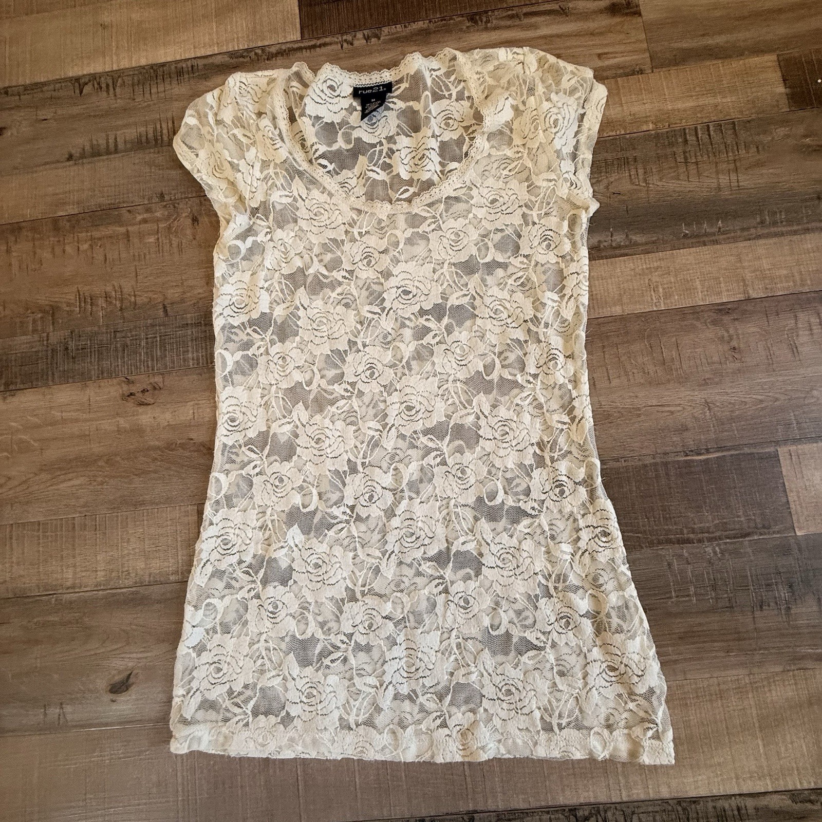 Rue 21 Sheer lace Top Sz M Cream