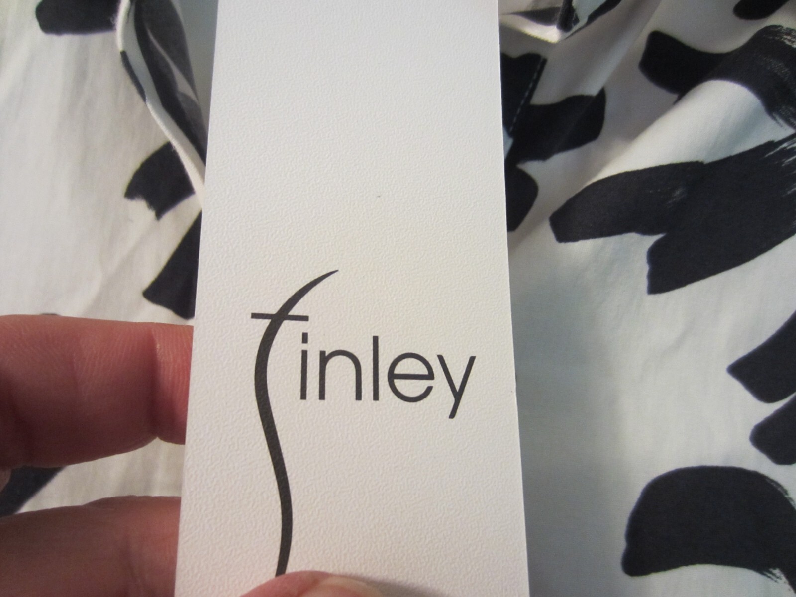 NWT women’s long sleeve shirt with waist sash Finley Size M white/black RET 260