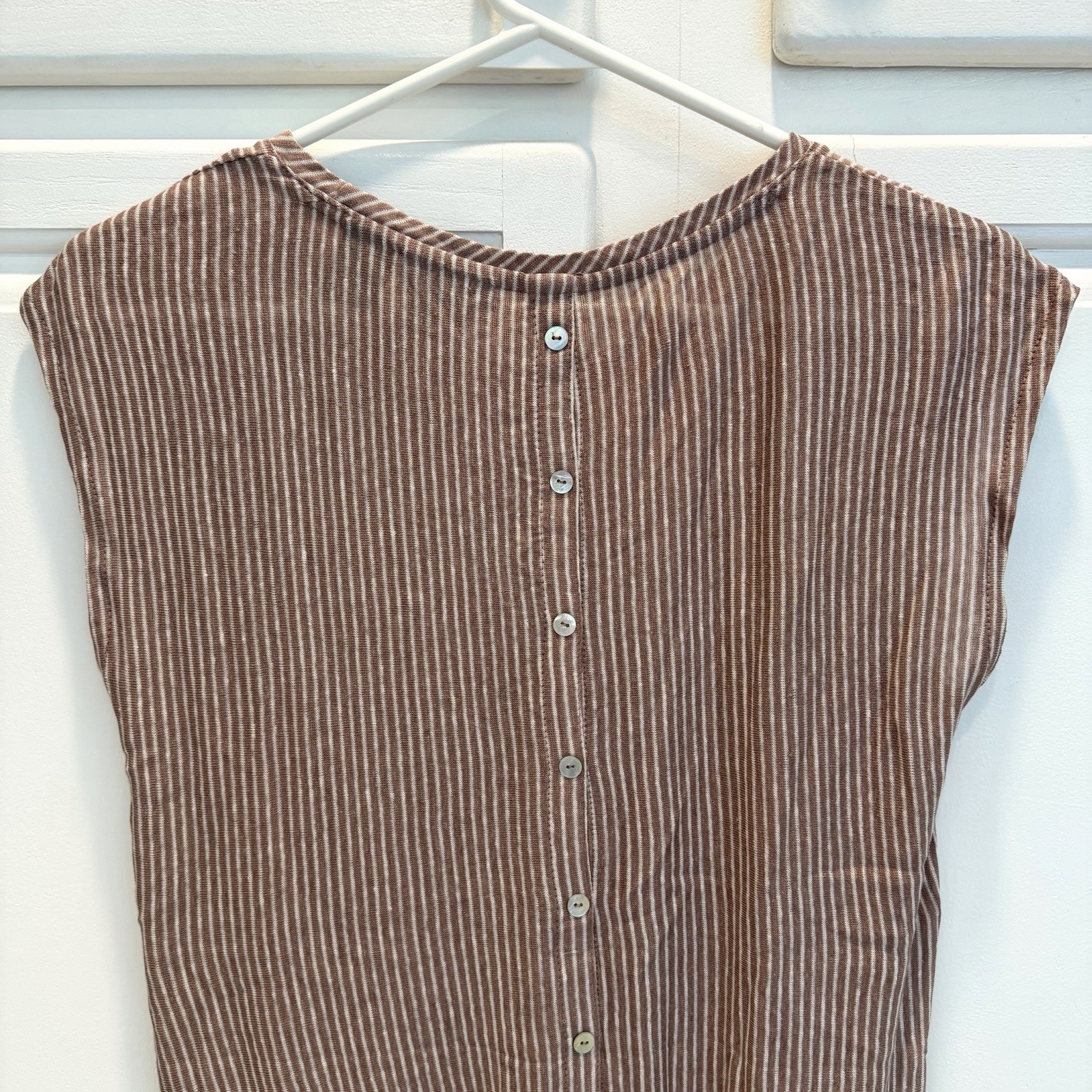 Tahari Womens M Sleeveless Linen Top Light Brown Creamy White Stripe Button Back