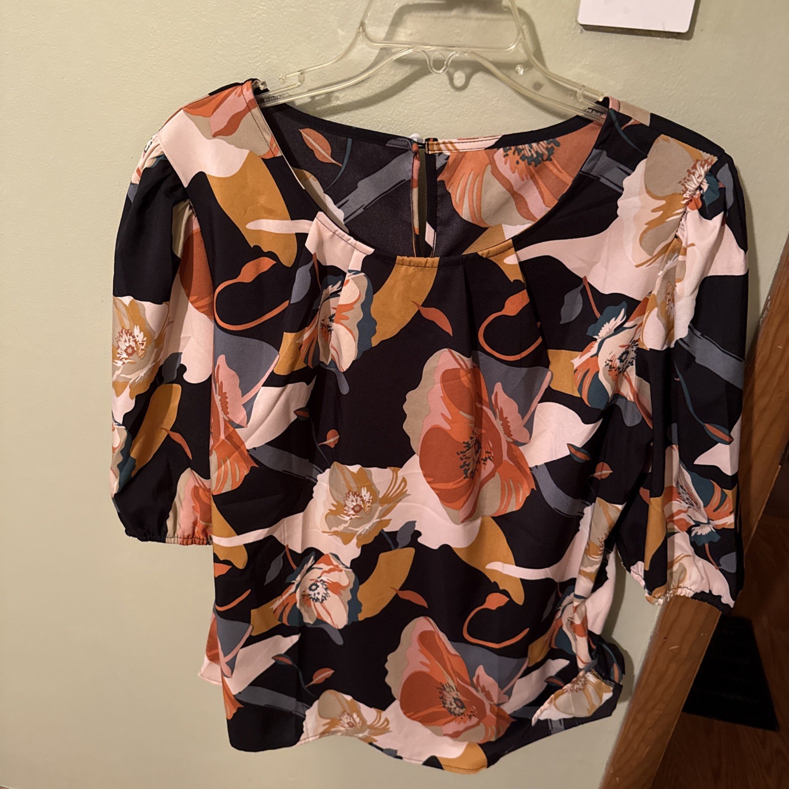 What A Lovely Fall Colors Pullover Top In XXL With Short Sleeves Button Back