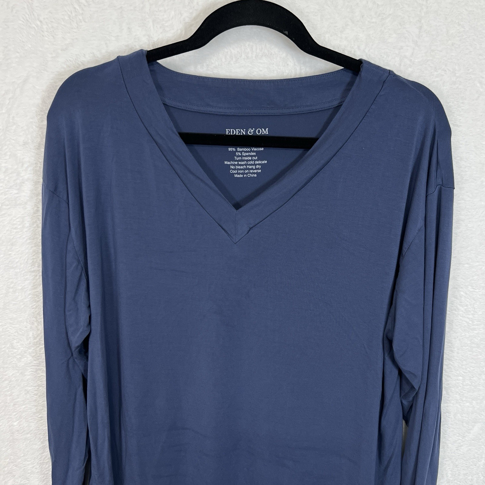 Eden & Om Top Women’s XL Blue Bamboo Long Sleeve V Neck Pajama