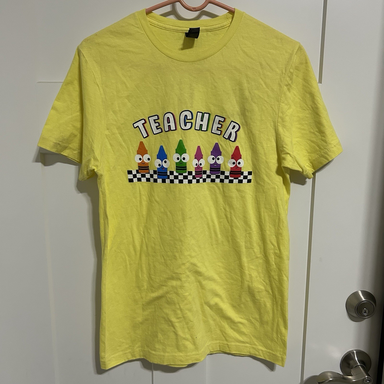 Cute Teacher Appreciation T-Shirt Yellow Size Small Colorful Crayons Schoo
