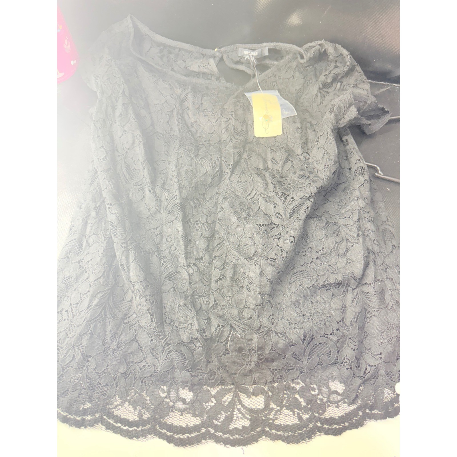 Forever 21 Black Floral Lace Cap Sleeve Top Keyhole Back Scalloped Hem Small NWT