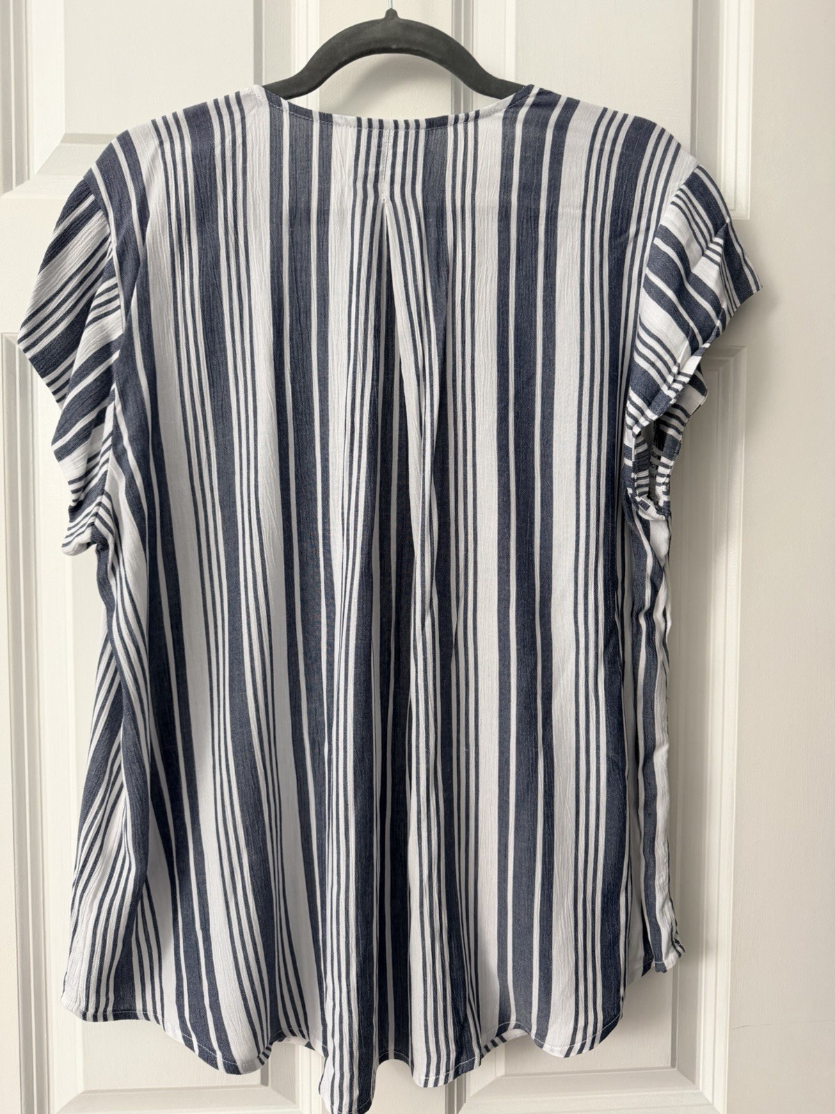 Liz Claiborne Blue/White Striped Button Up Top Size XL