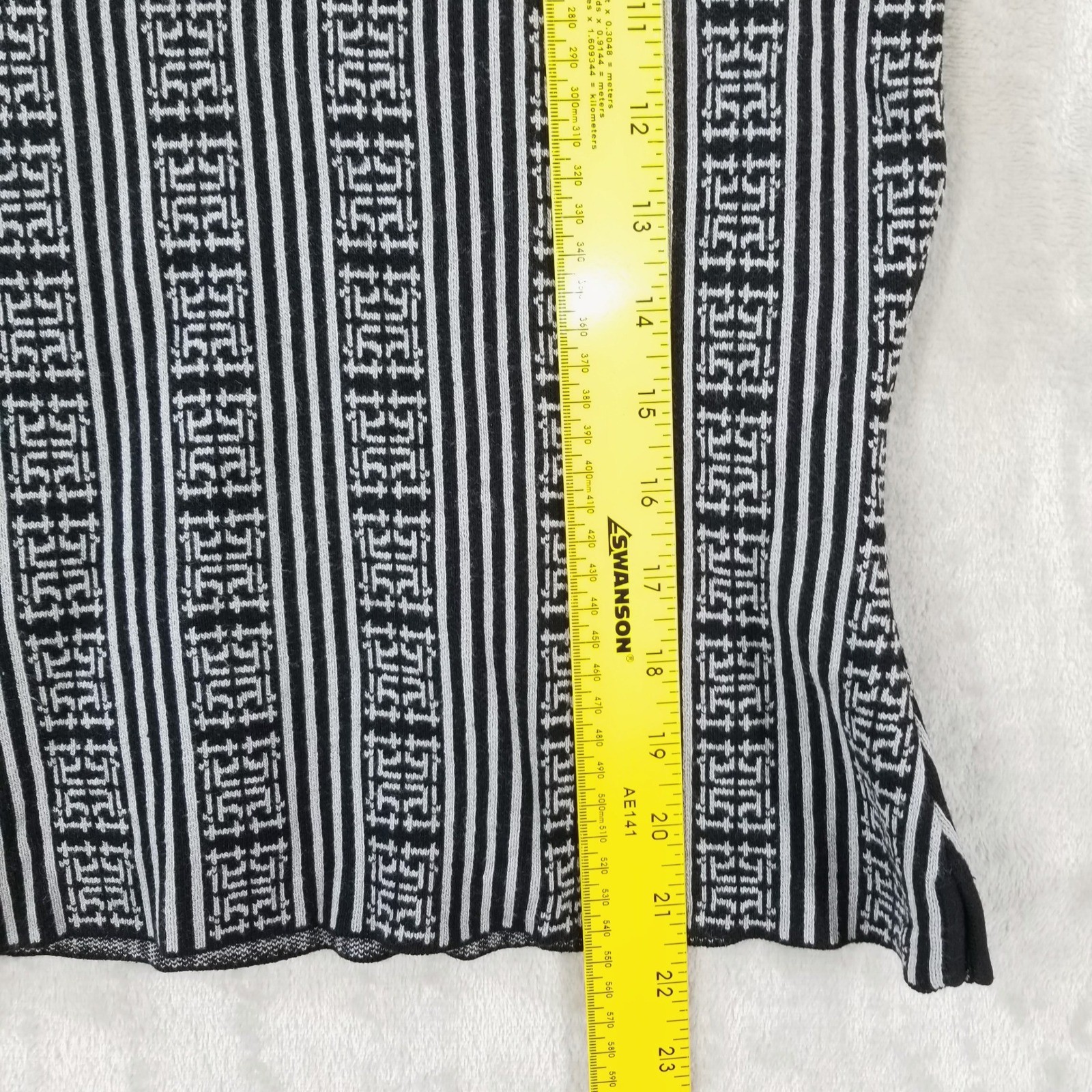 Shanghai Tang Knit Top M Black White Stripe Geometric Sleeveless Shell Eastern