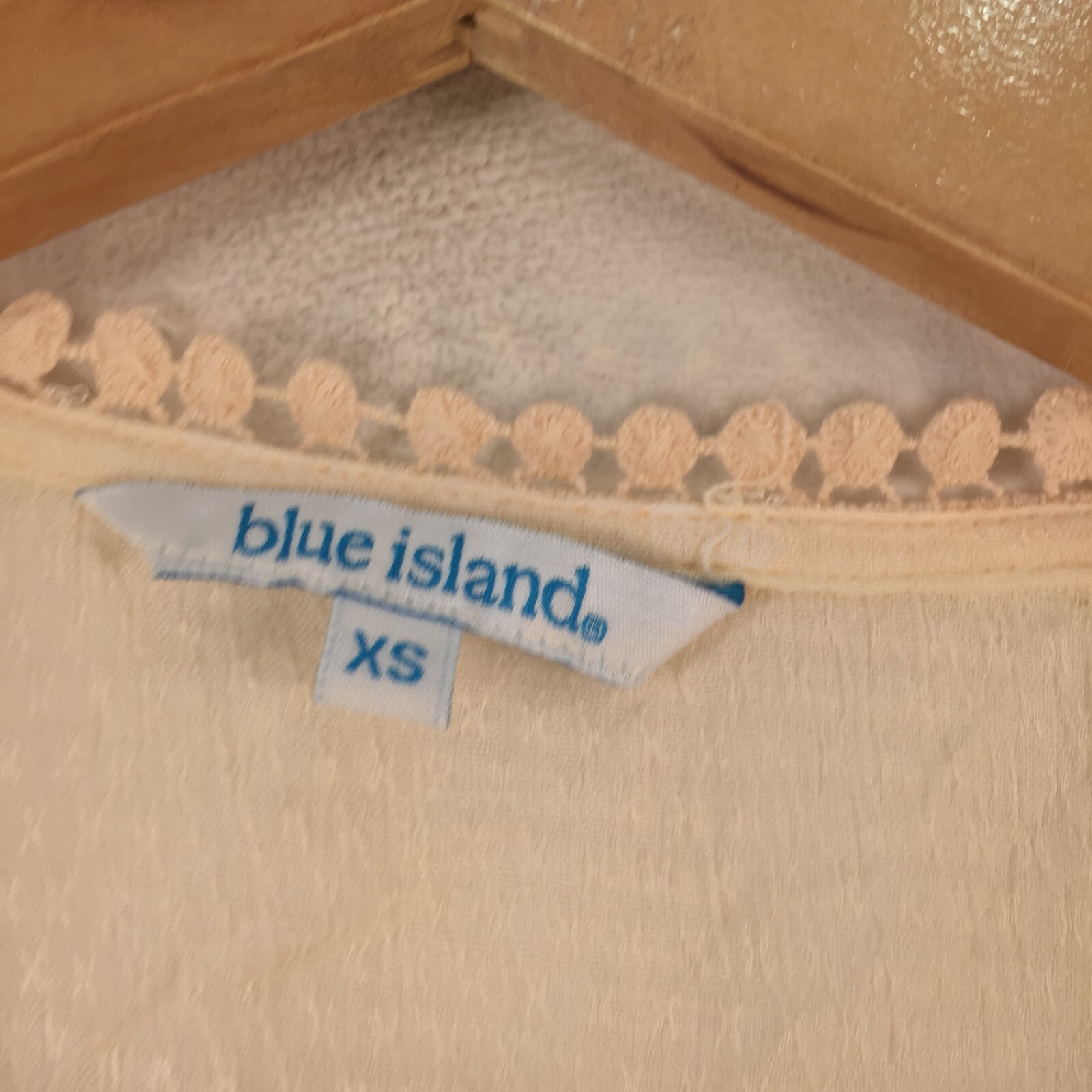 Blue Island womens tunic blouse top size XS cream beige short sleeve sheer071034