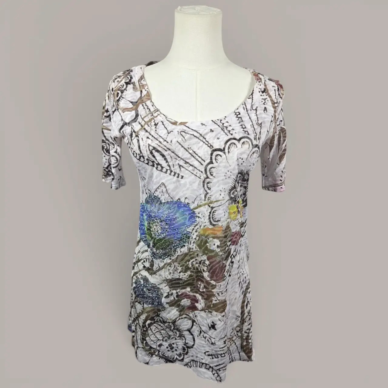 Daytrip Women’s Floral Rhinestone Embellished Short Sleeve Top Size L