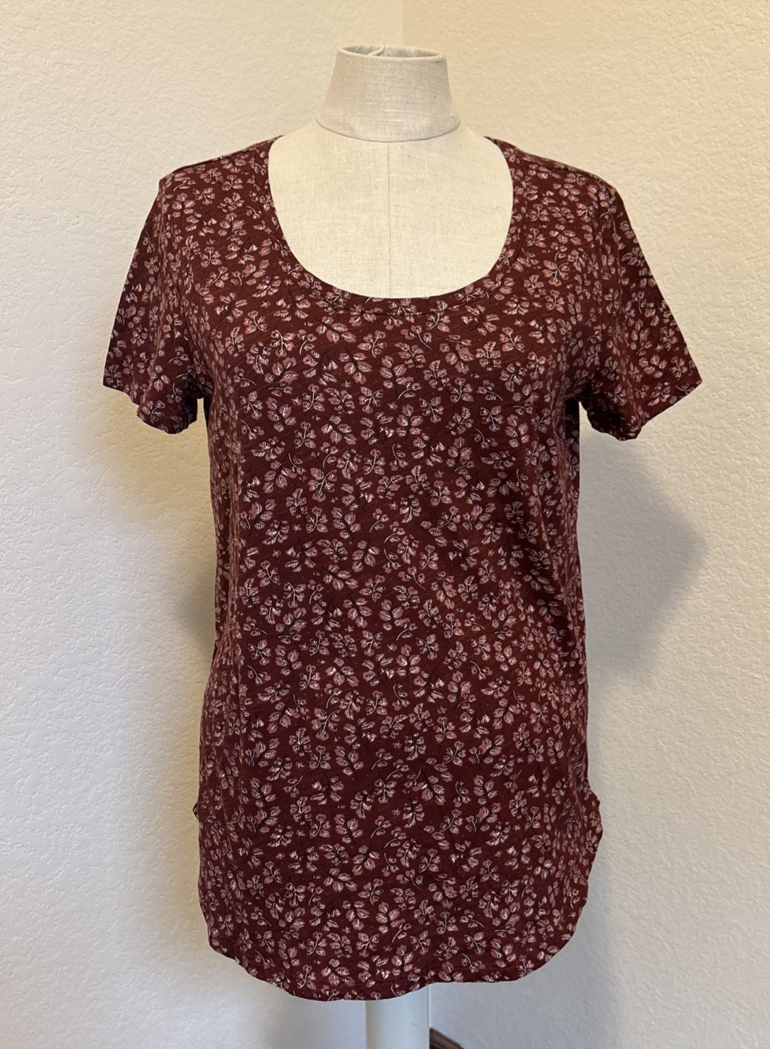 NWT JOE FRESH Sz Small Blouse Top floral print Burgundy S/S knit 2345
